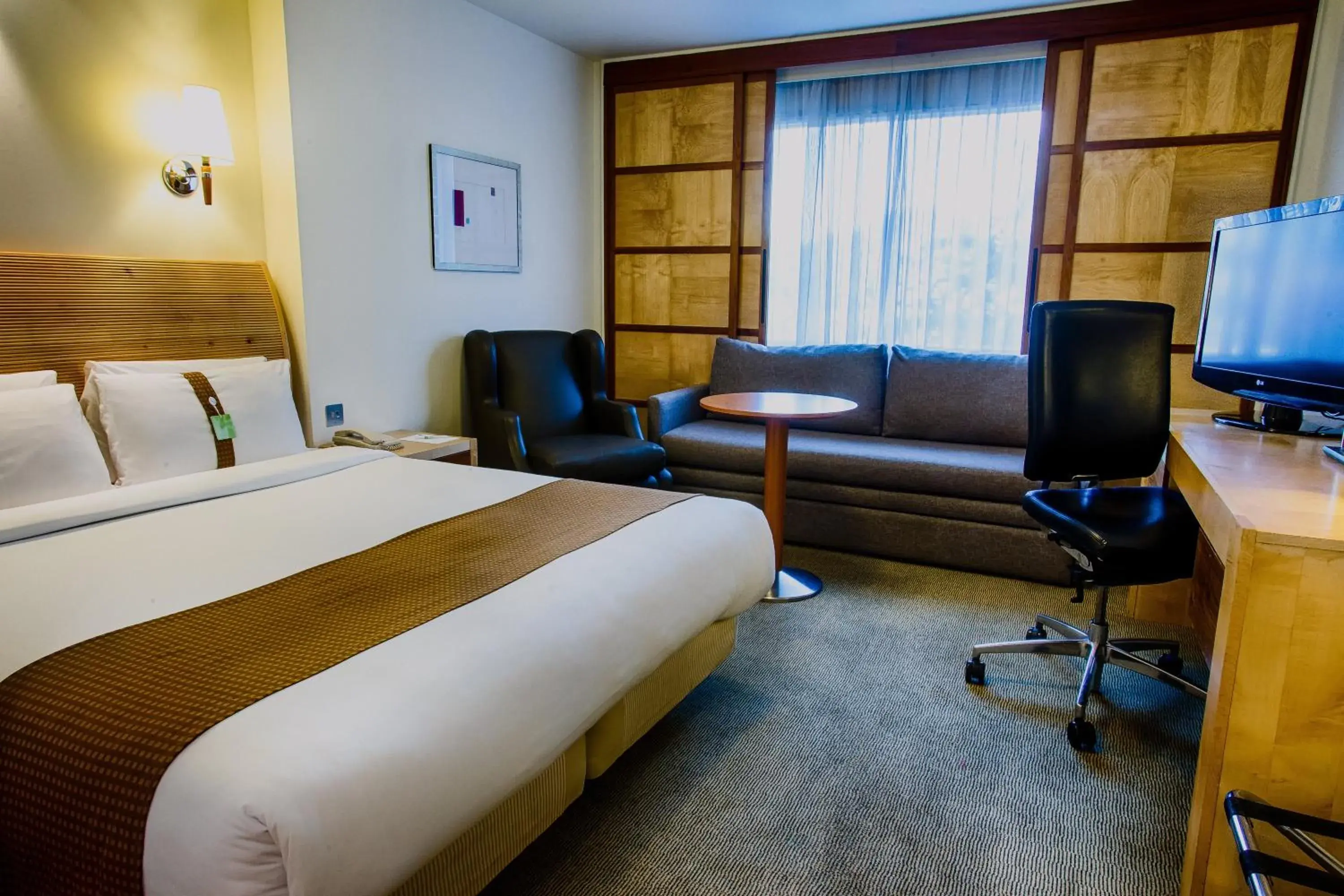 Photo of the whole room in Holiday Inn London - Heathrow M4Jct.4