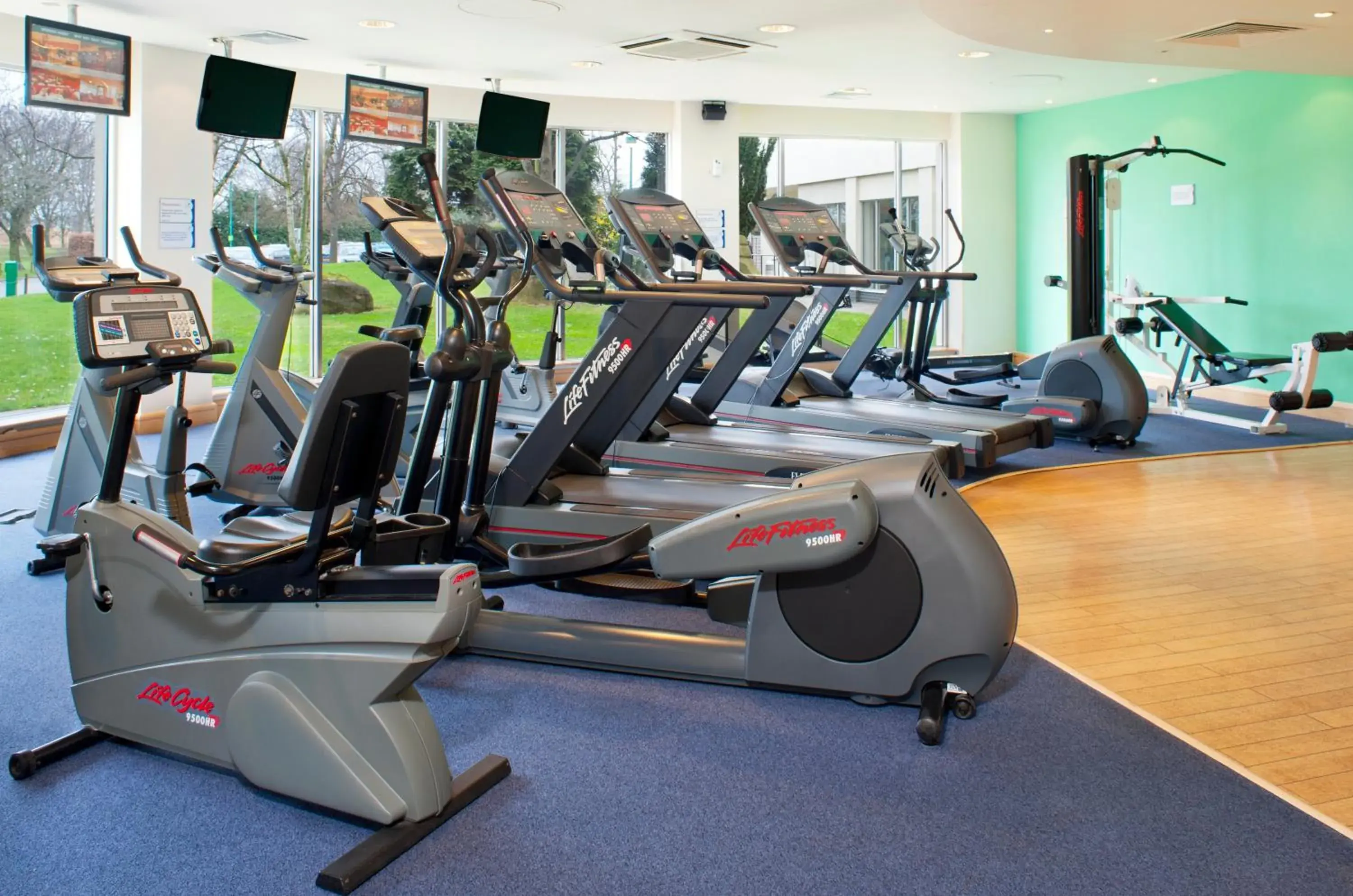 Fitness centre/facilities, Fitness Center/Facilities in Holiday Inn London - Heathrow M4Jct.4