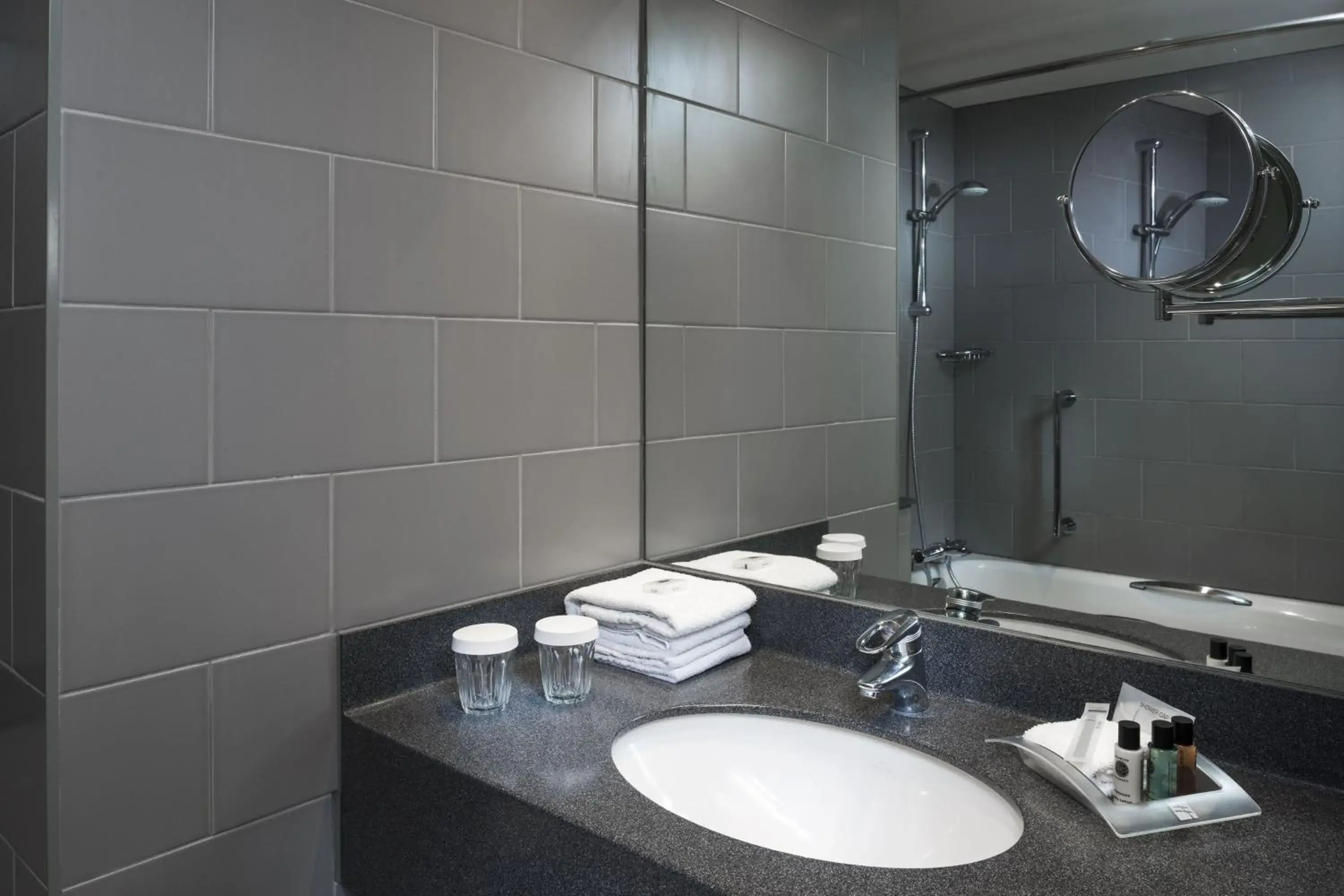 Bathroom in Holiday Inn London - Heathrow M4Jct.4