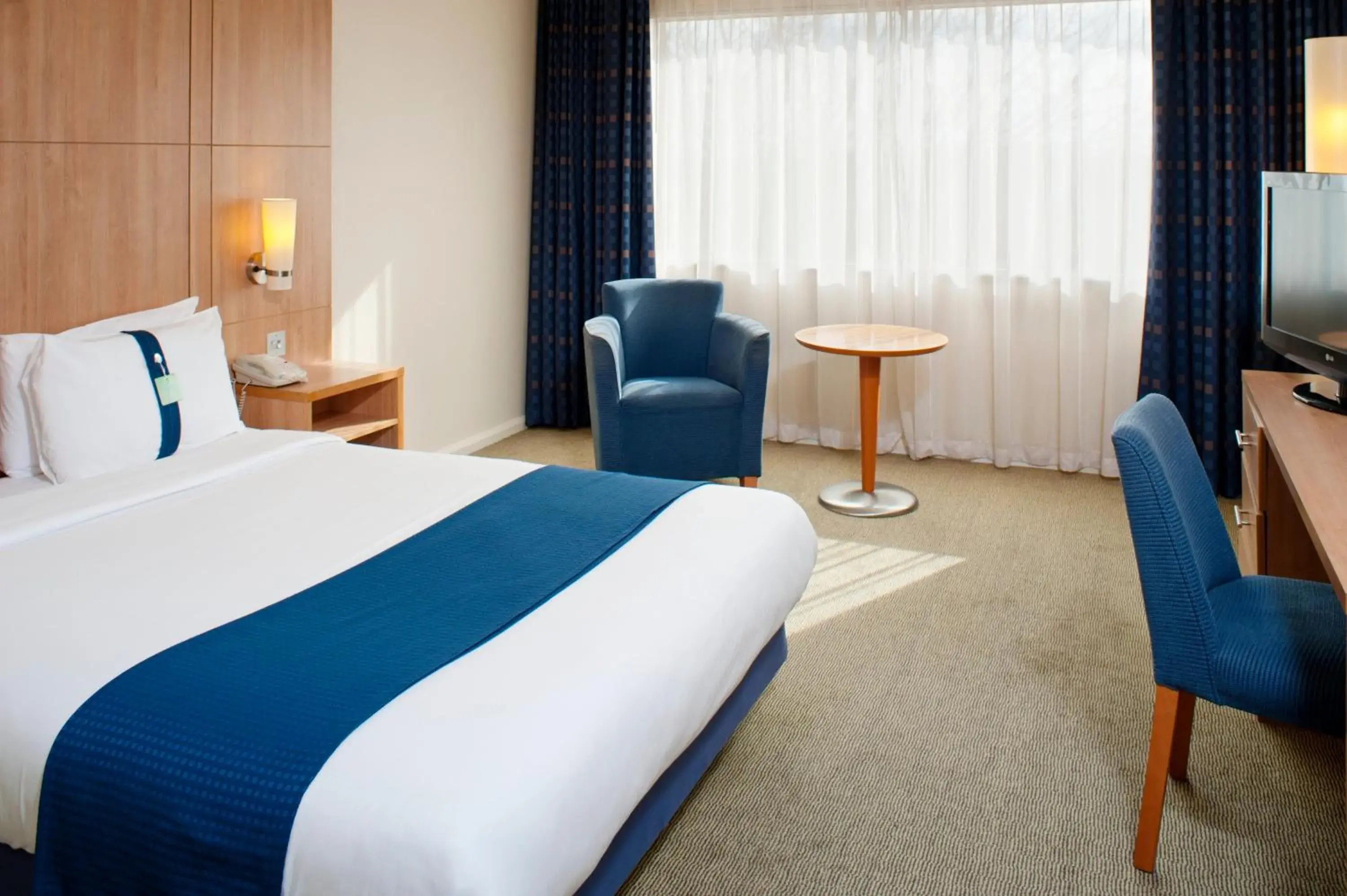 Photo of the whole room in Holiday Inn London - Heathrow M4Jct.4