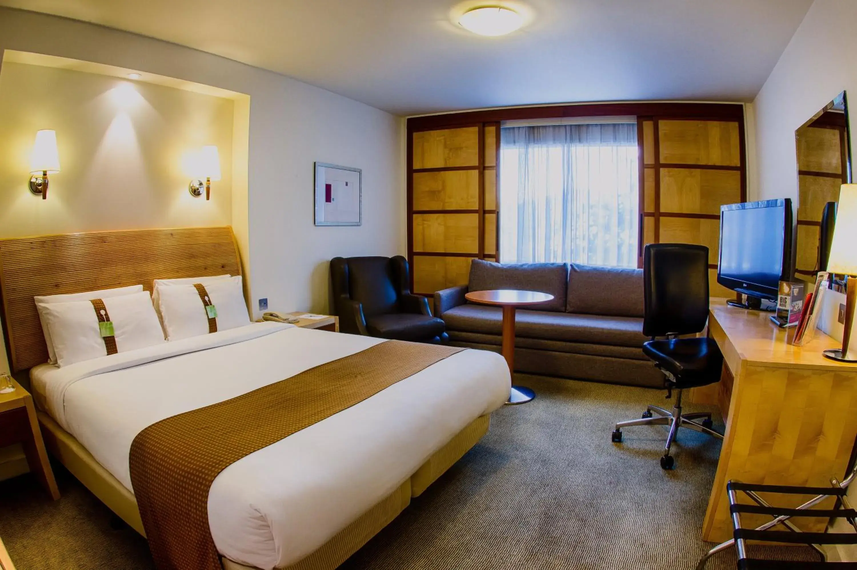 Photo of the whole room in Holiday Inn London - Heathrow M4Jct.4