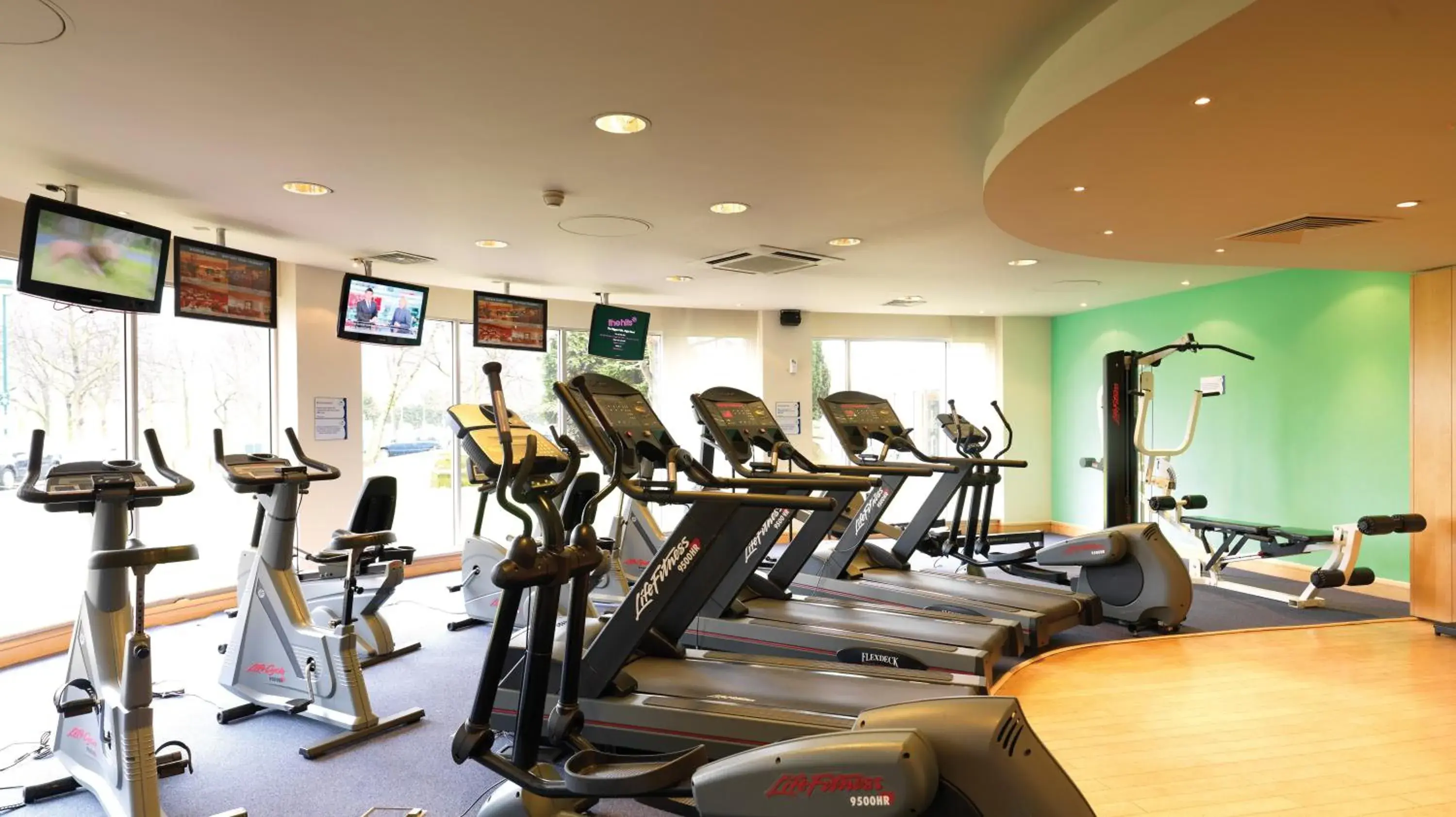 Fitness centre/facilities, Fitness Center/Facilities in Holiday Inn London - Heathrow M4Jct.4