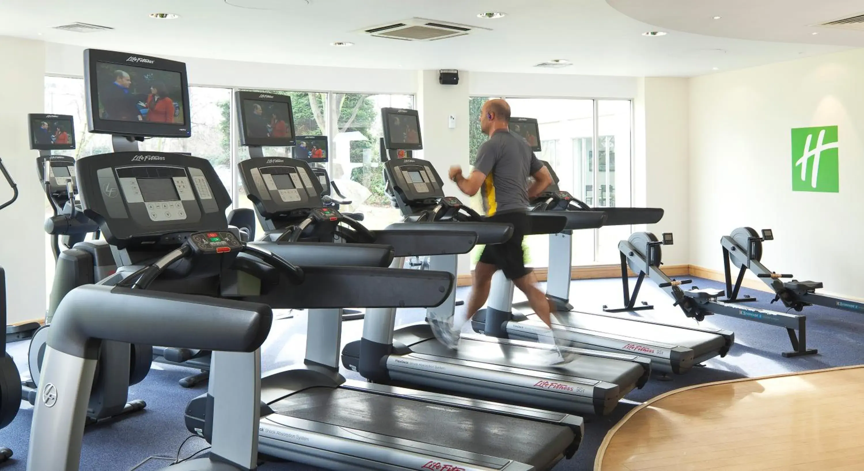 Fitness centre/facilities, Fitness Center/Facilities in Holiday Inn London - Heathrow M4Jct.4