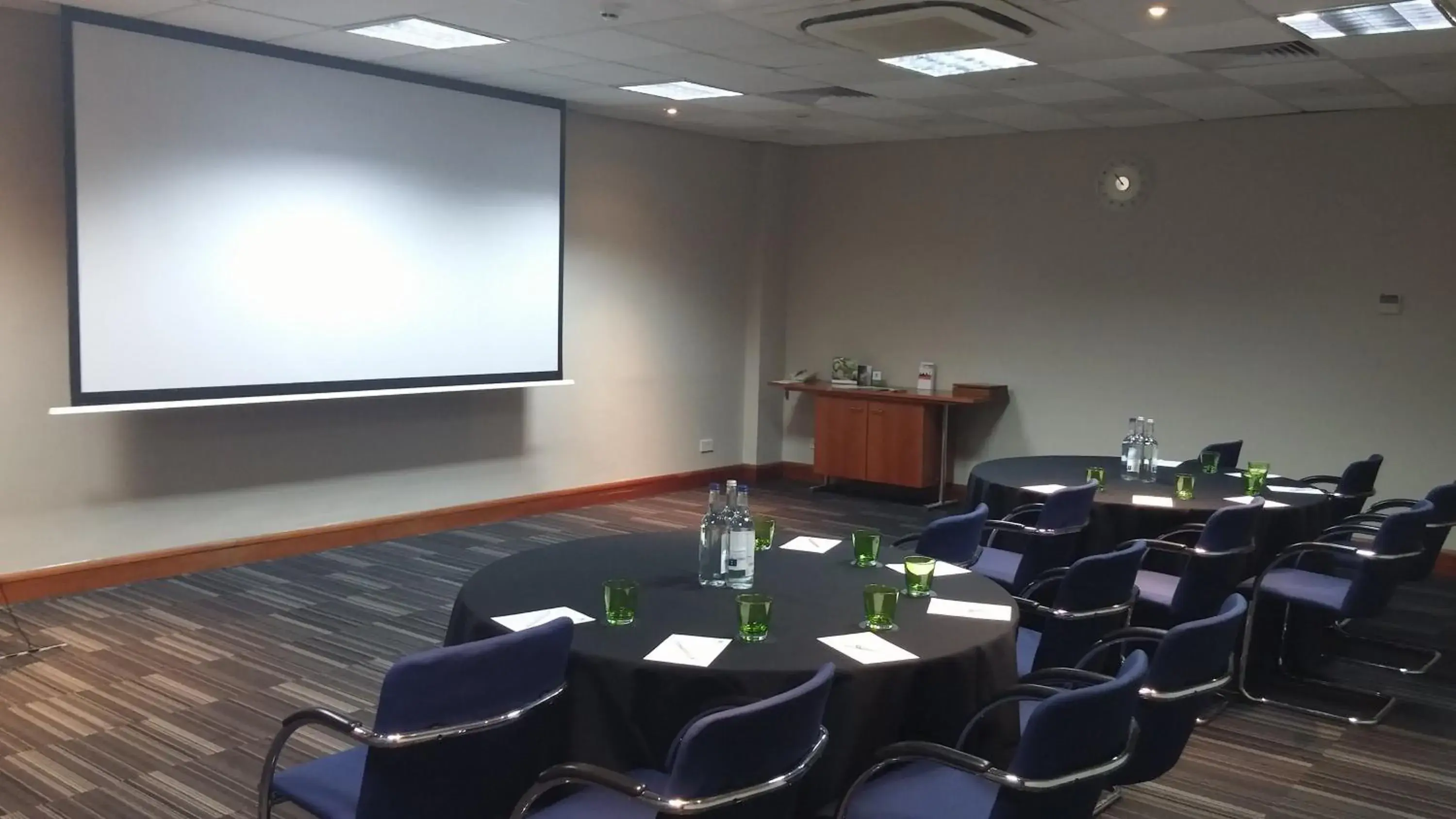 Meeting/conference room, Business Area/Conference Room in Holiday Inn London - Heathrow M4Jct.4