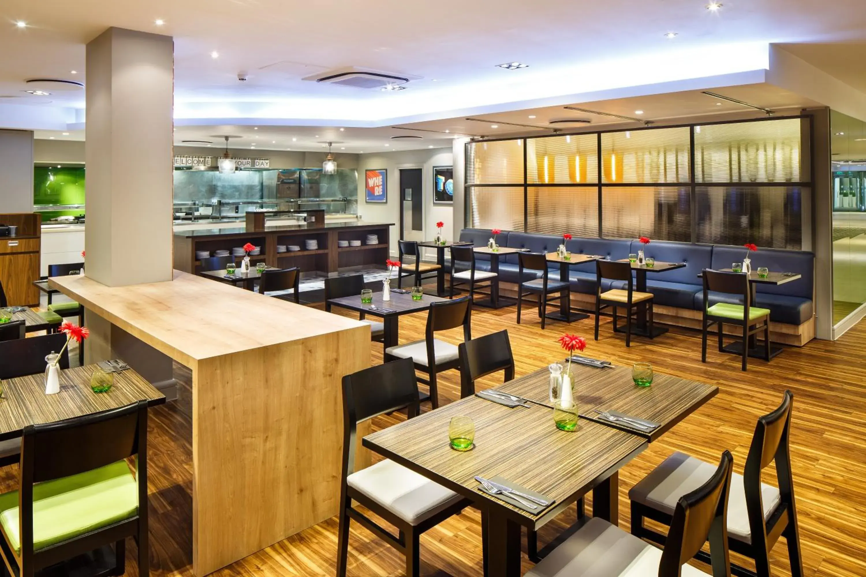 Restaurant/Places to Eat in Holiday Inn London - Heathrow M4Jct.4