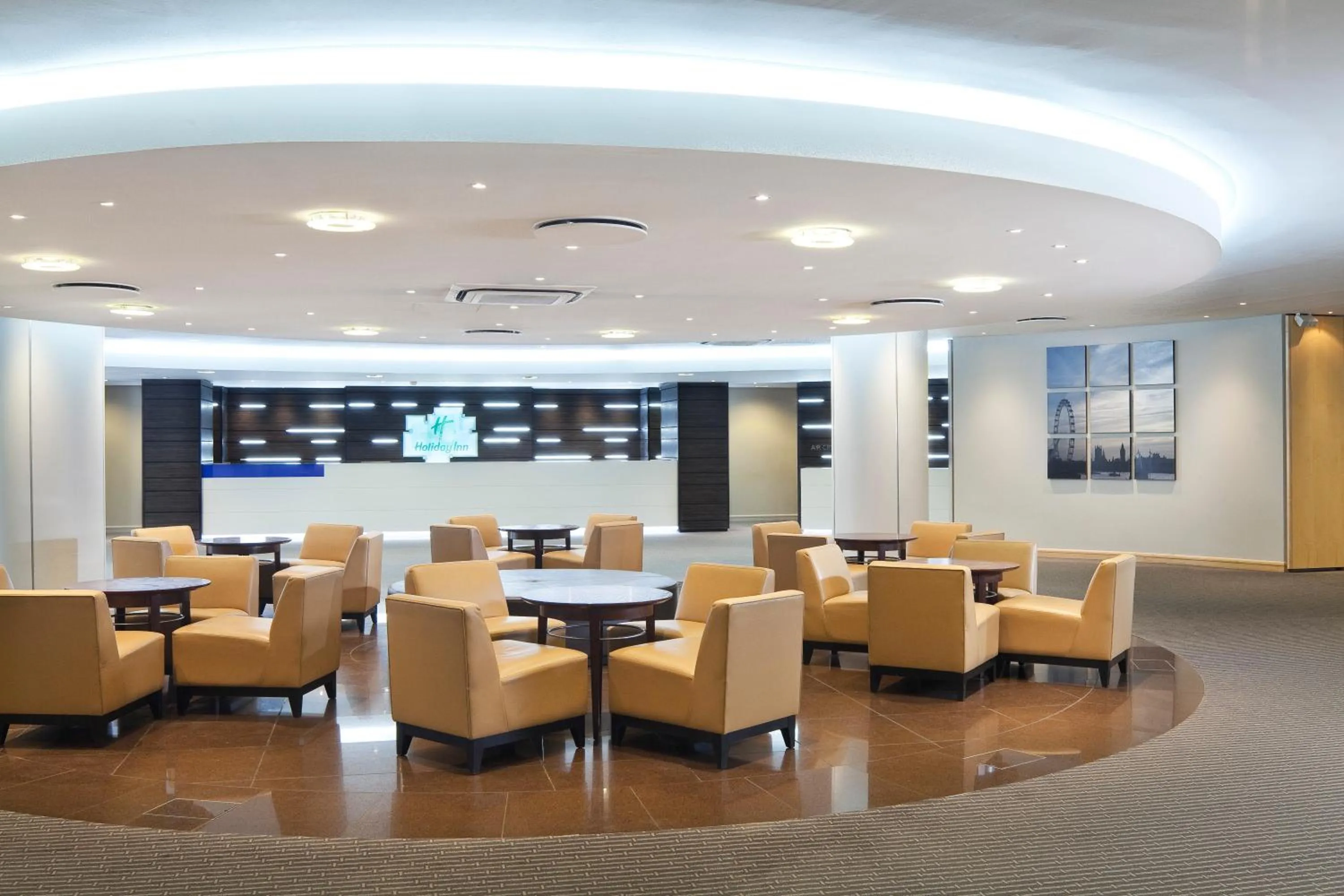 Lobby or reception, Restaurant/Places to Eat in Holiday Inn London - Heathrow M4Jct.4