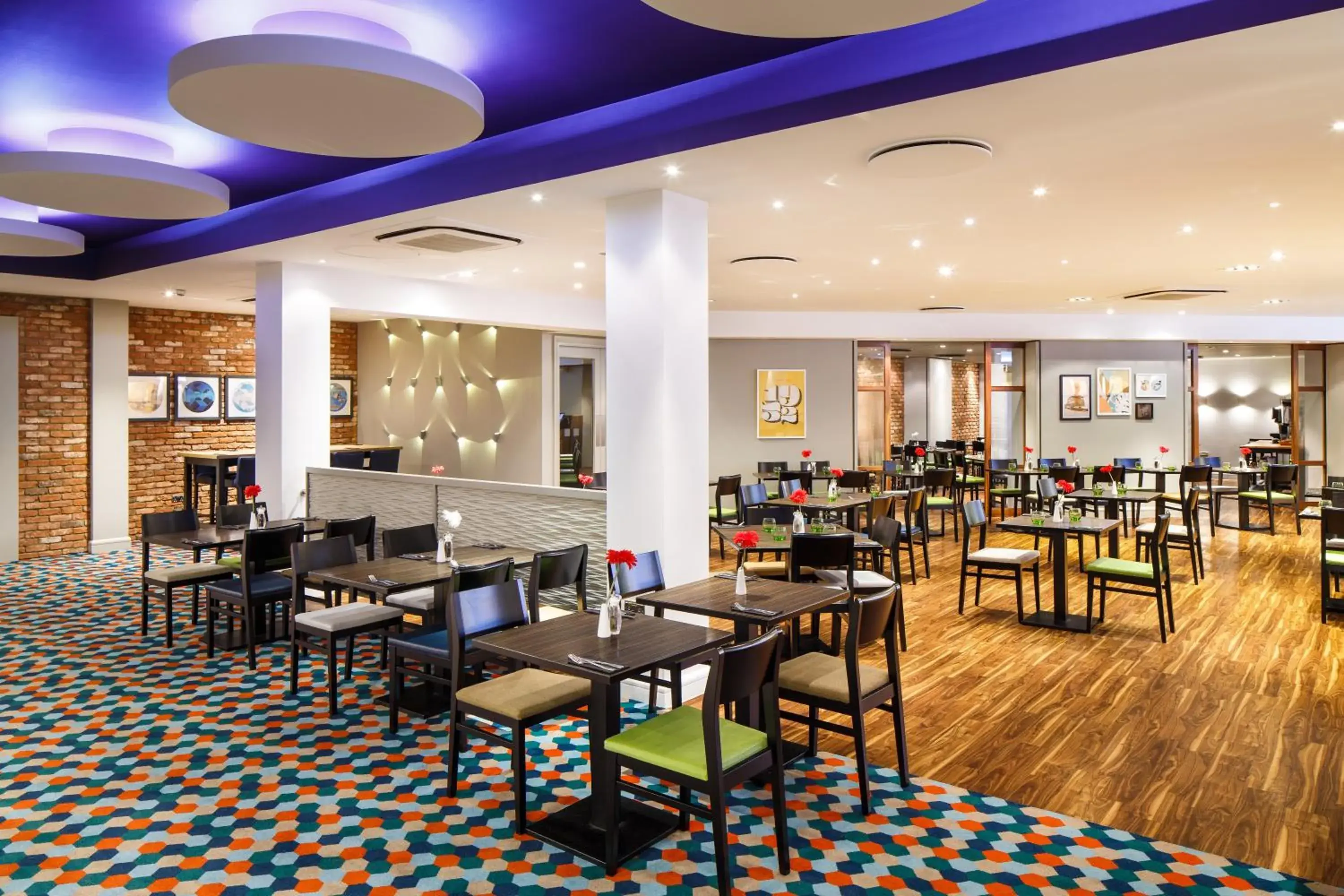 Restaurant/Places to Eat in Holiday Inn London - Heathrow M4Jct.4