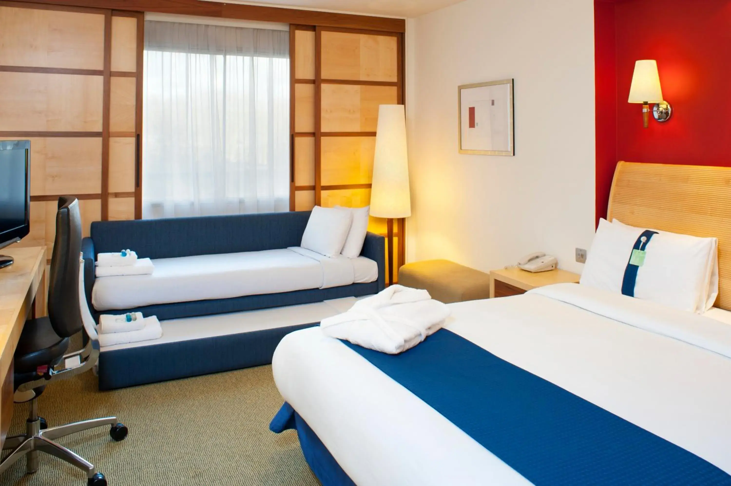 Photo of the whole room in Holiday Inn London - Heathrow M4Jct.4