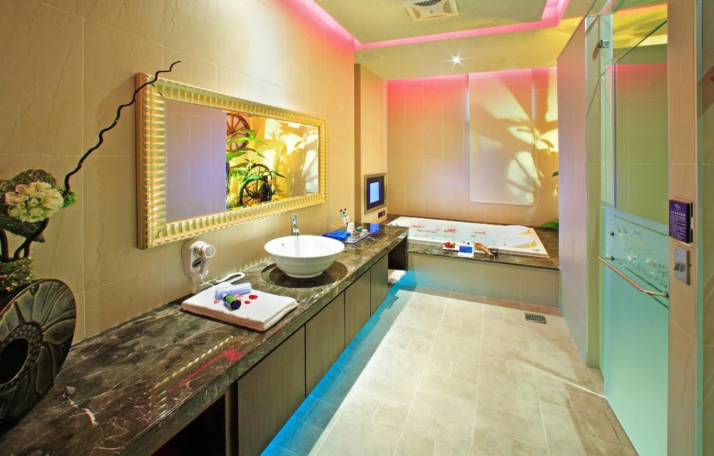 Toilet in Blue Coast Spa Motel Toilet in Blue Coast Spa Motel