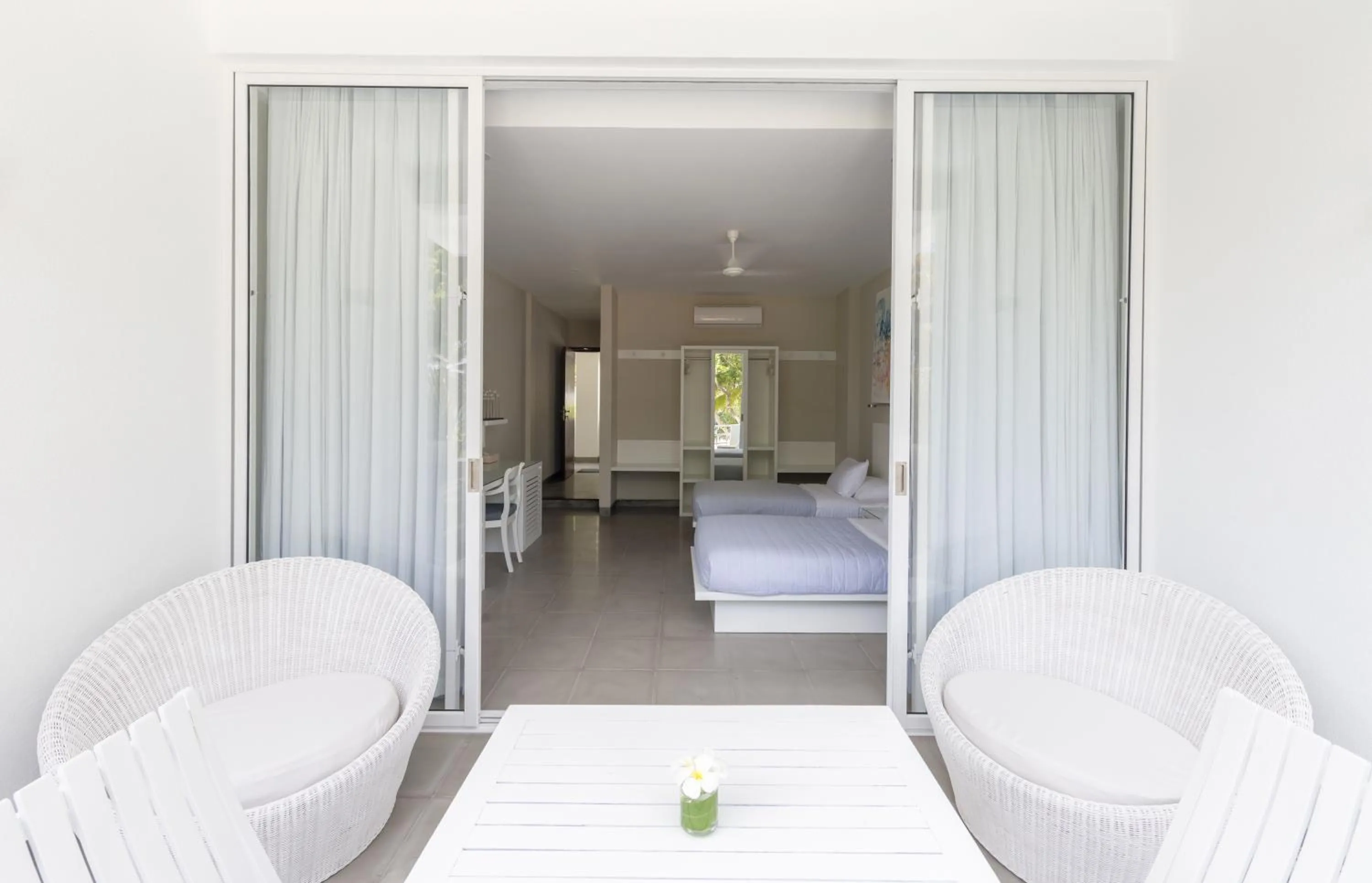 Seating area, Bed in Taru Villas Mawella - Tangalle