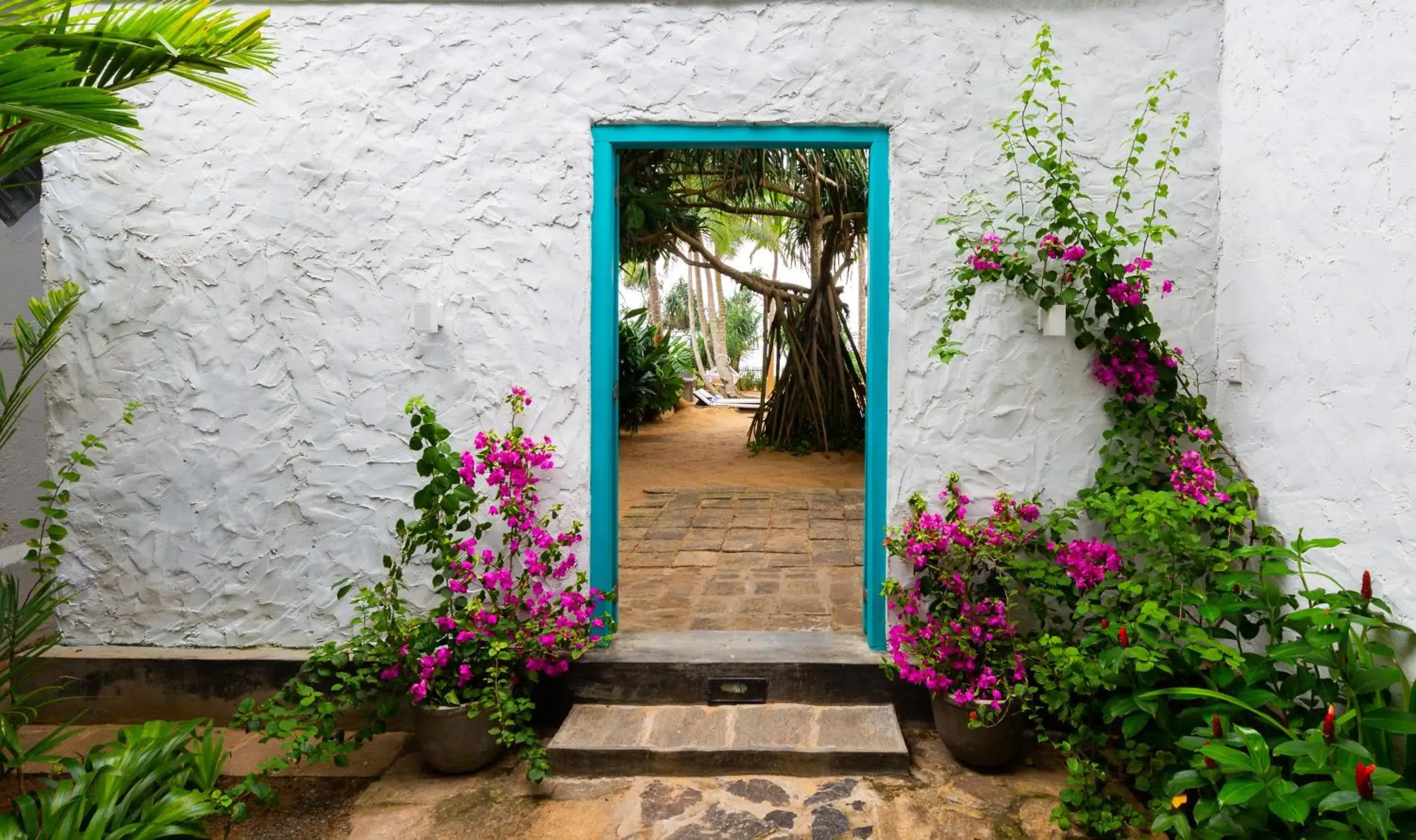 Facade/entrance in Taru Villas 906 - Hikkaduwa Facade/entrance in Taru Villas 906 - Hikkaduwa