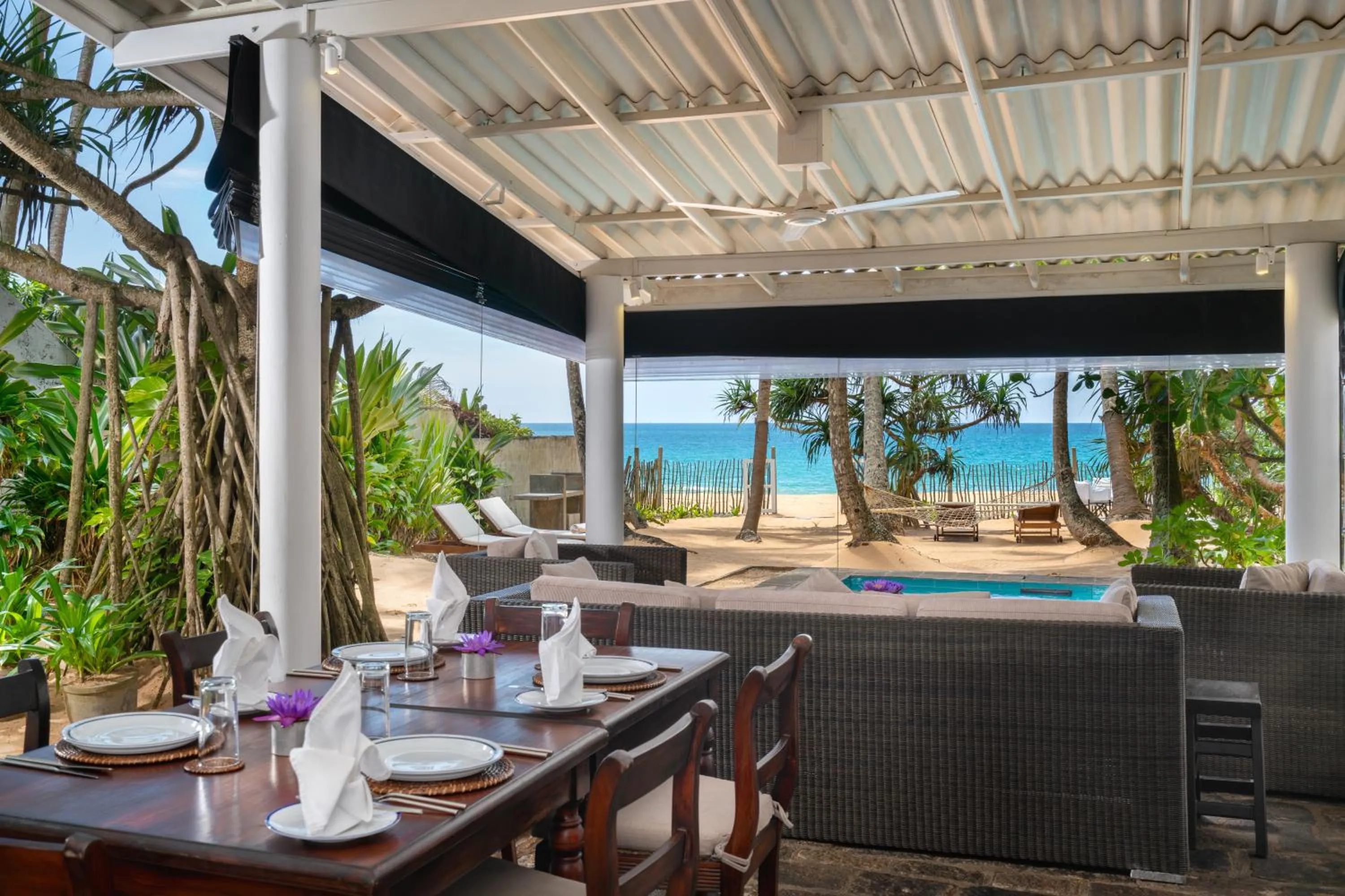Seating area in Taru Villas 906 - Hikkaduwa