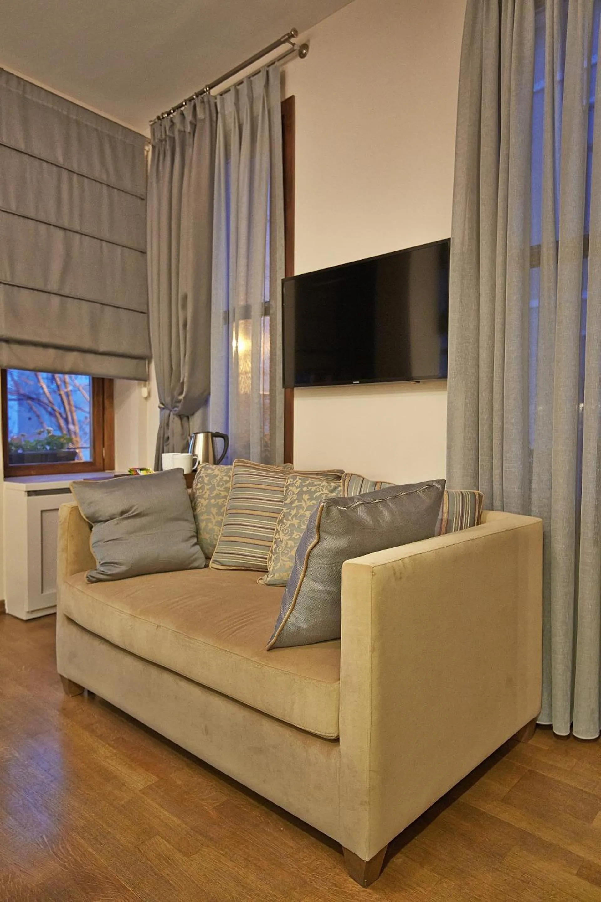 Coffee/tea facilities in Arart Hotel