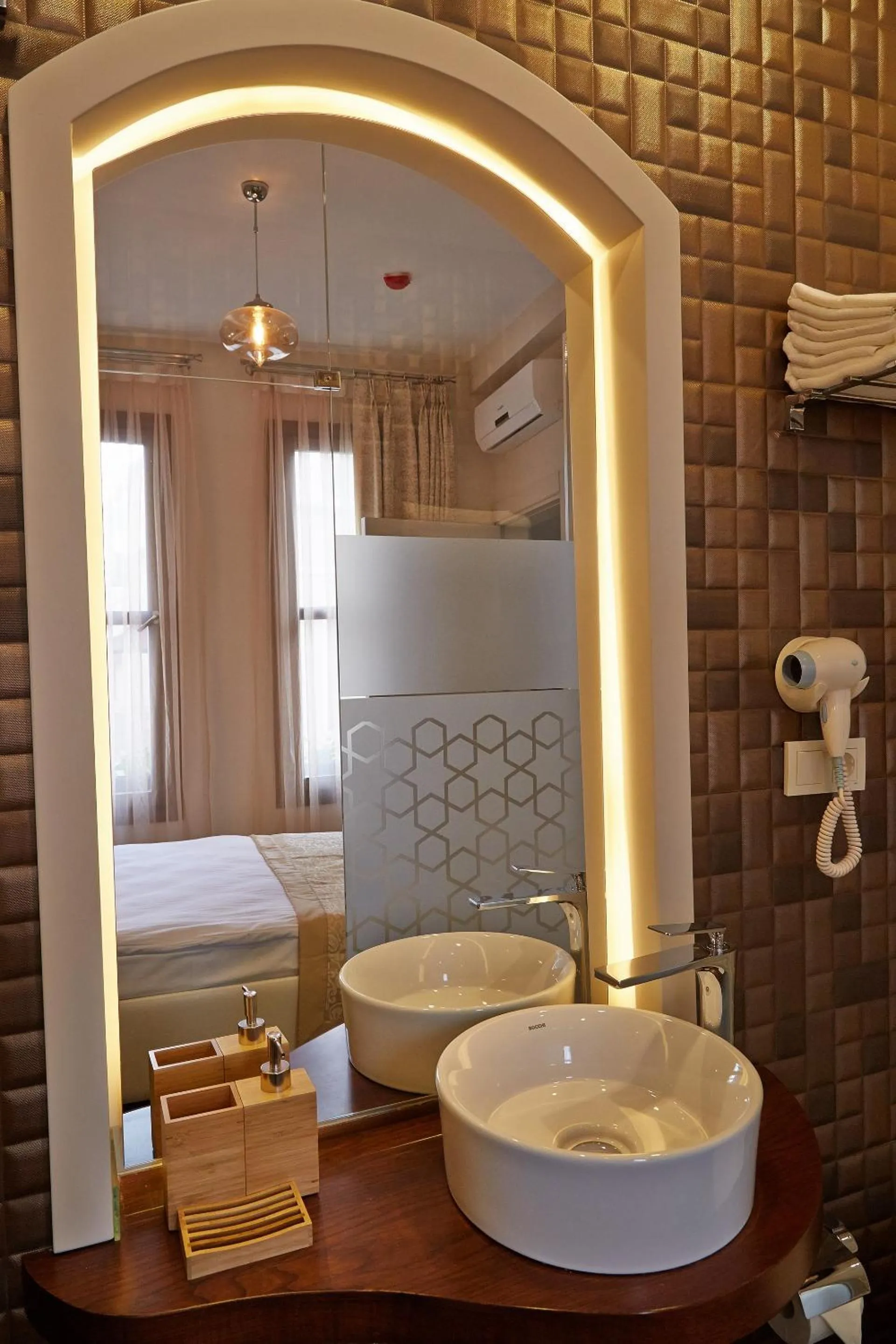 Bathroom in Arart Hotel