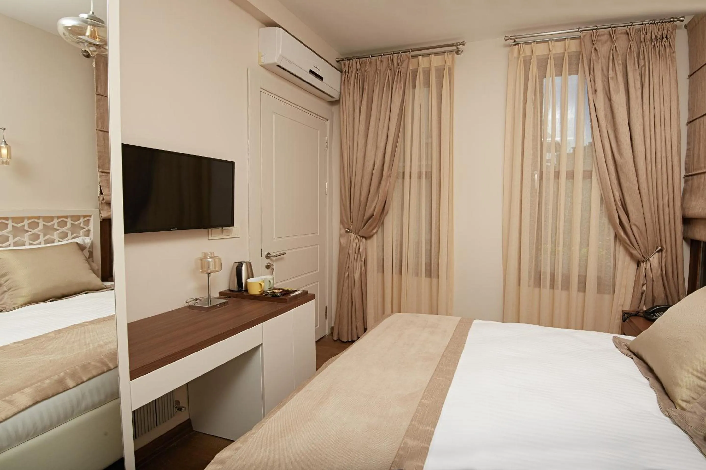 Photo of the whole room, Bed in Arart Hotel