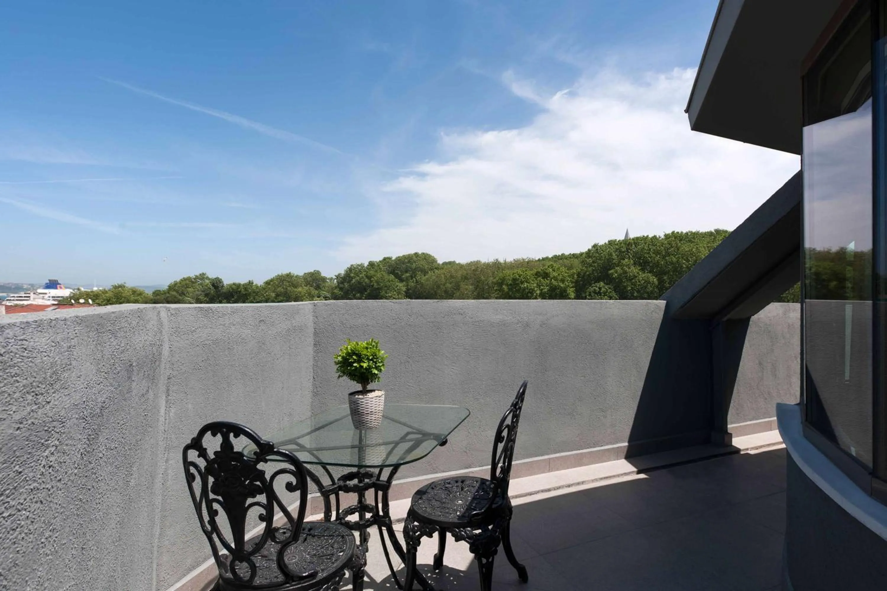 Bed in DoubleTree by Hilton Istanbul - Sirkeci