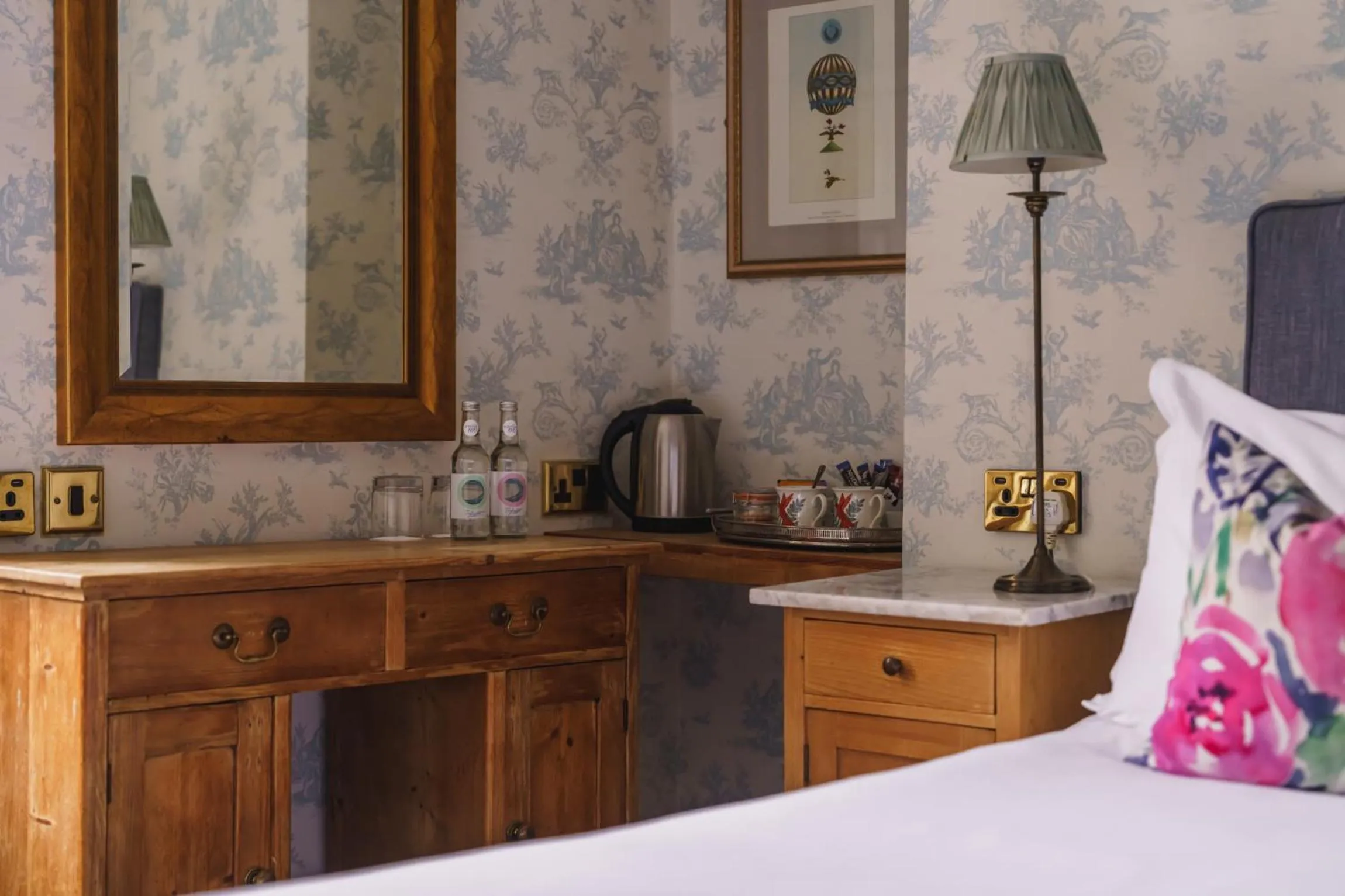 Coffee/tea facilities, Bed in The Kennard