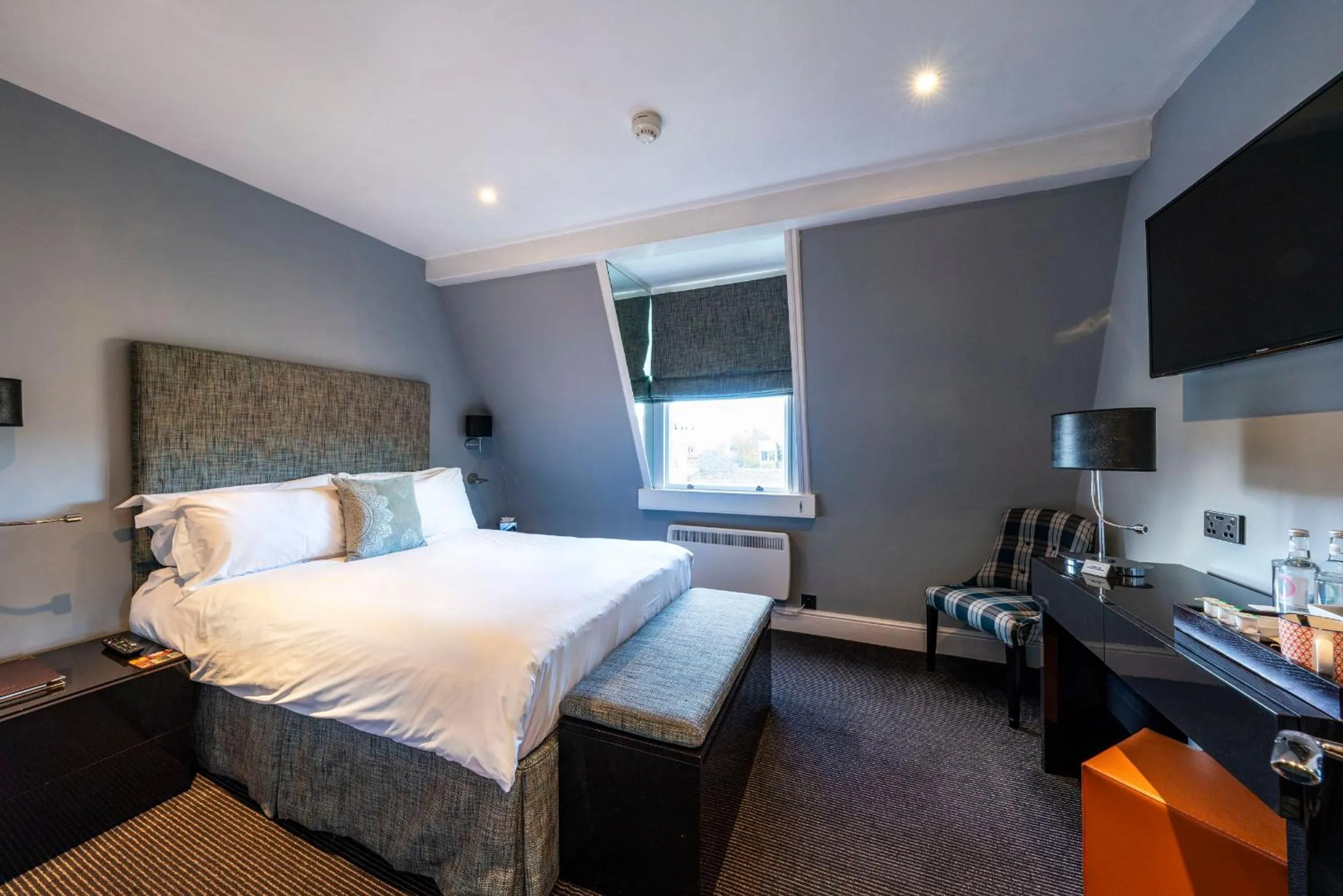 Photo of the whole room, Bed in The Kennard