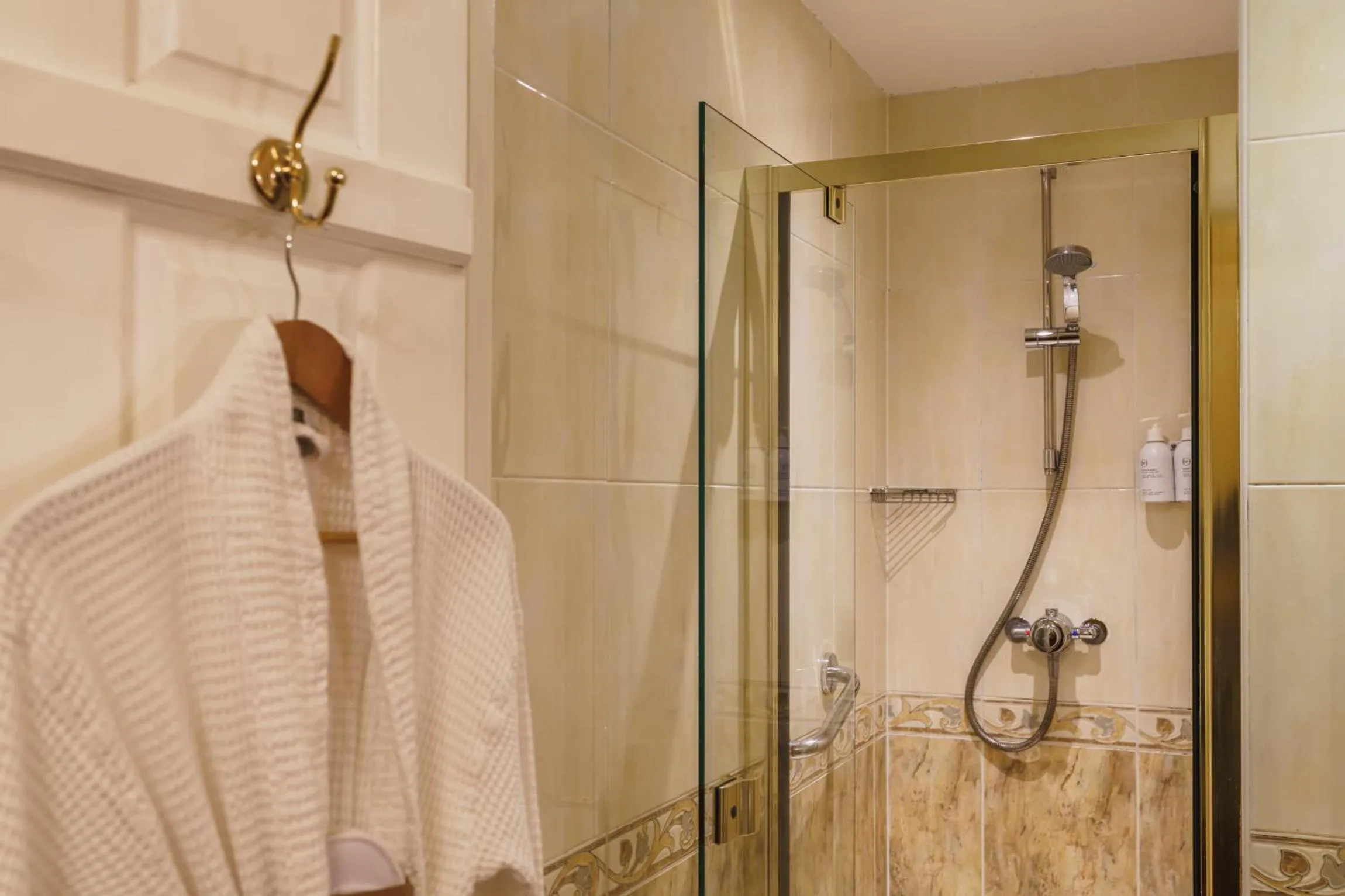 Shower in The Kennard