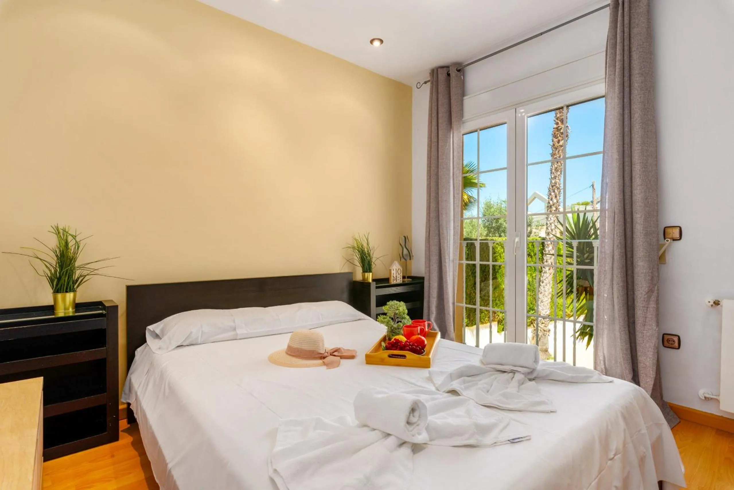 Bed in Villa Dorada - PlusHolidays