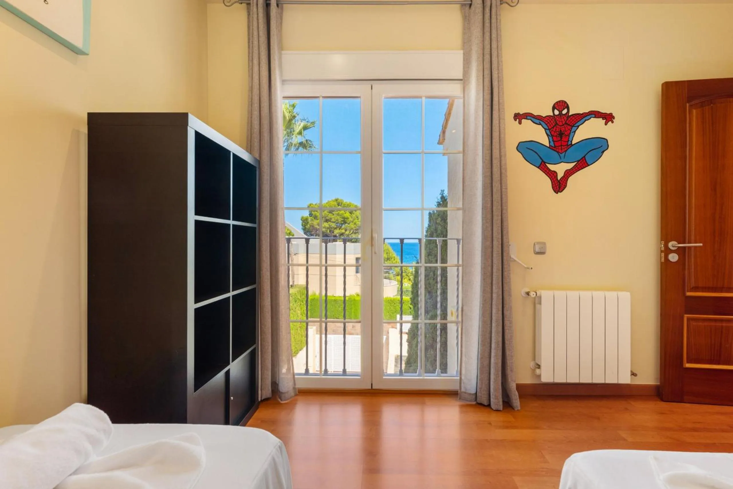 Bed in Villa Dorada - PlusHolidays