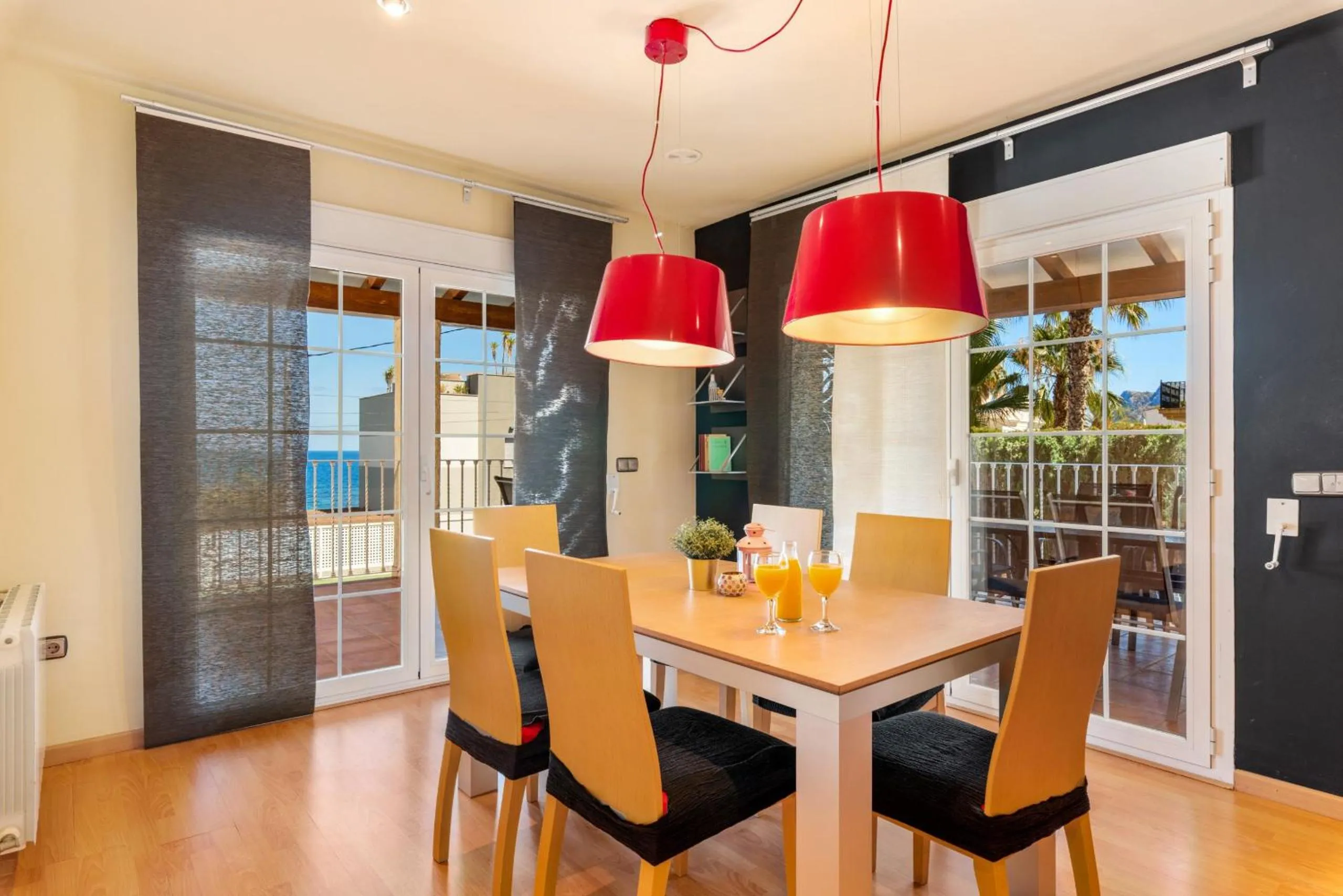 Dining area in Villa Dorada - PlusHolidays