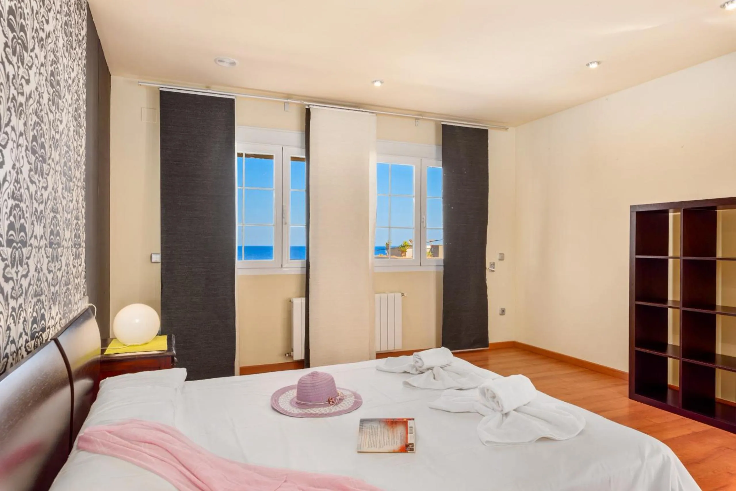 Bed in Villa Dorada - PlusHolidays