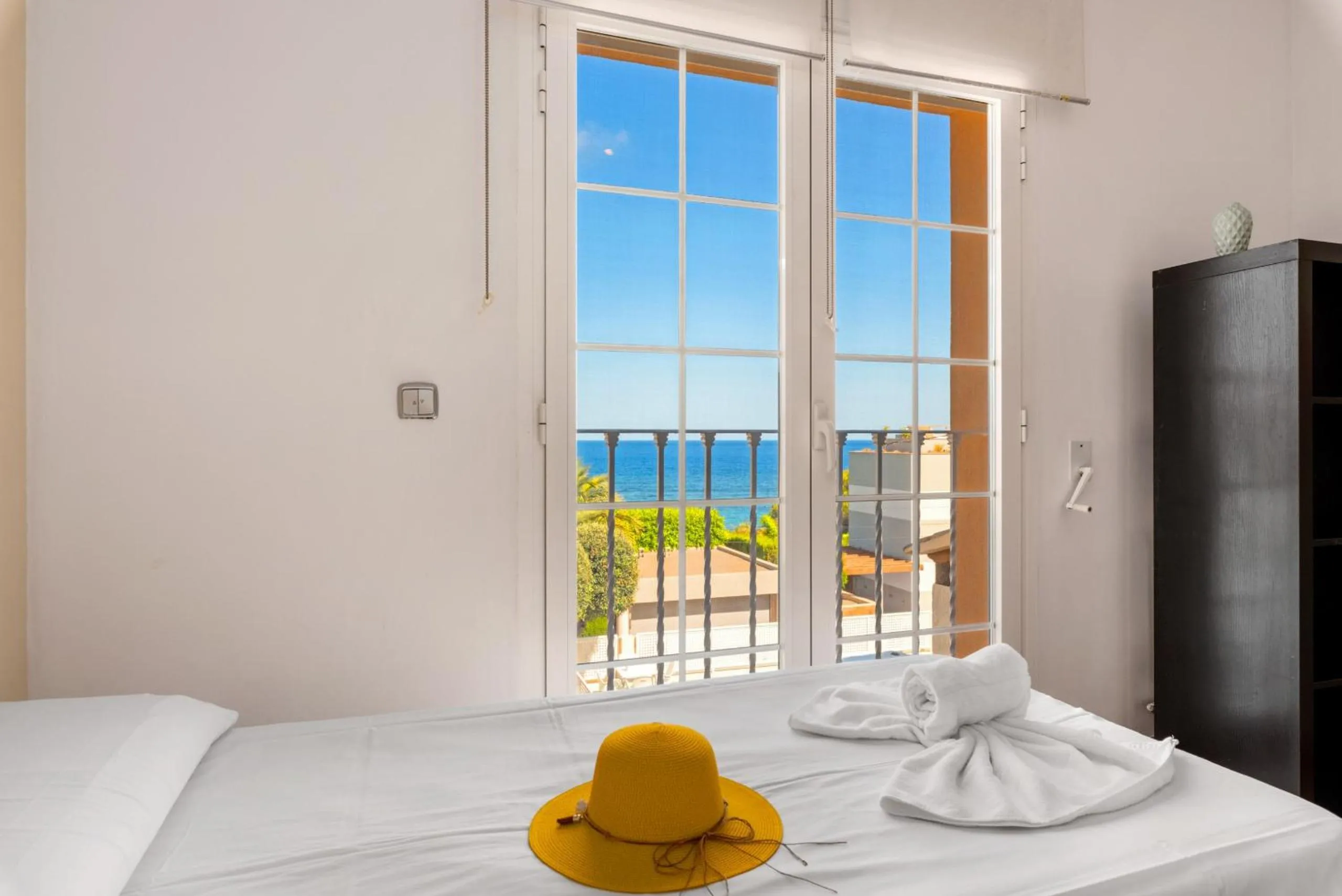 Bed in Villa Dorada - PlusHolidays