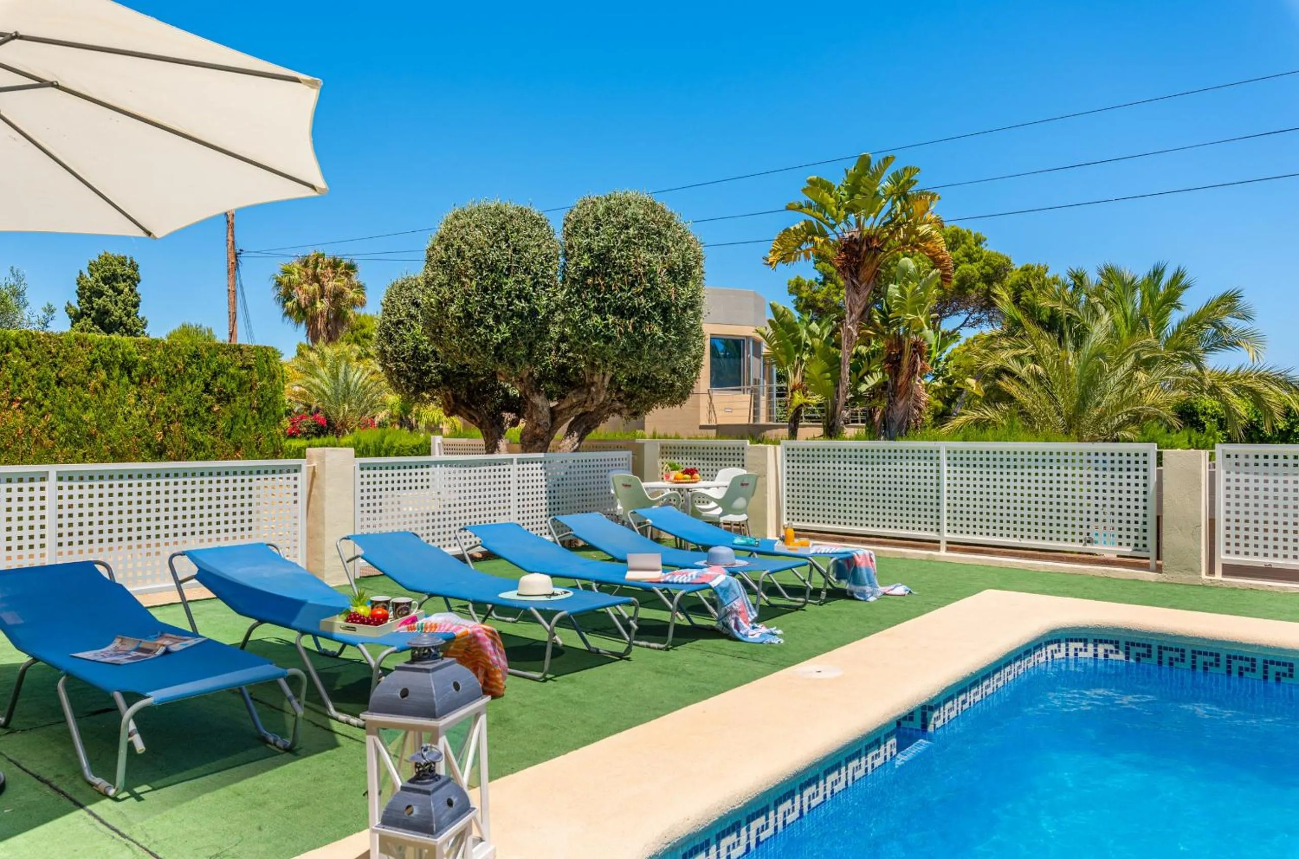Swimming pool in Villa Dorada - PlusHolidays