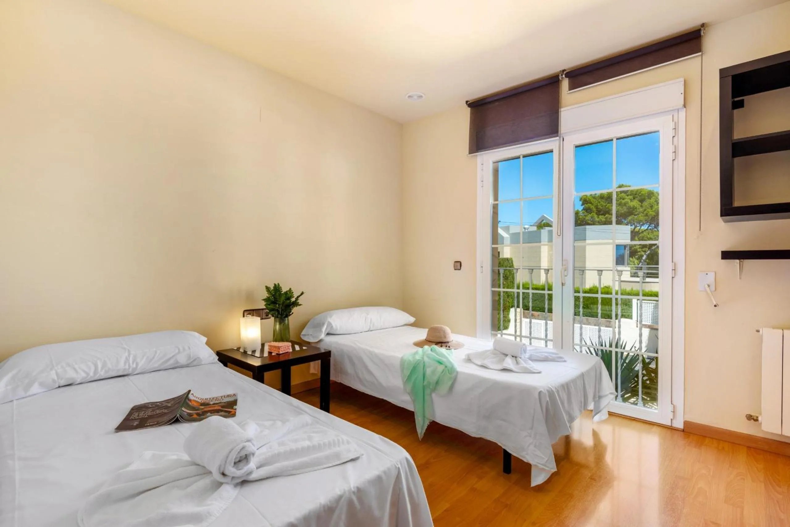 Bed in Villa Dorada - PlusHolidays