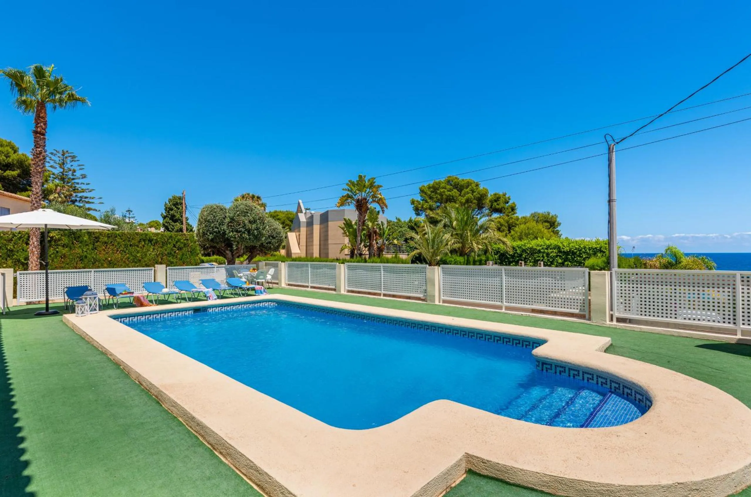 Swimming pool in Villa Dorada - PlusHolidays