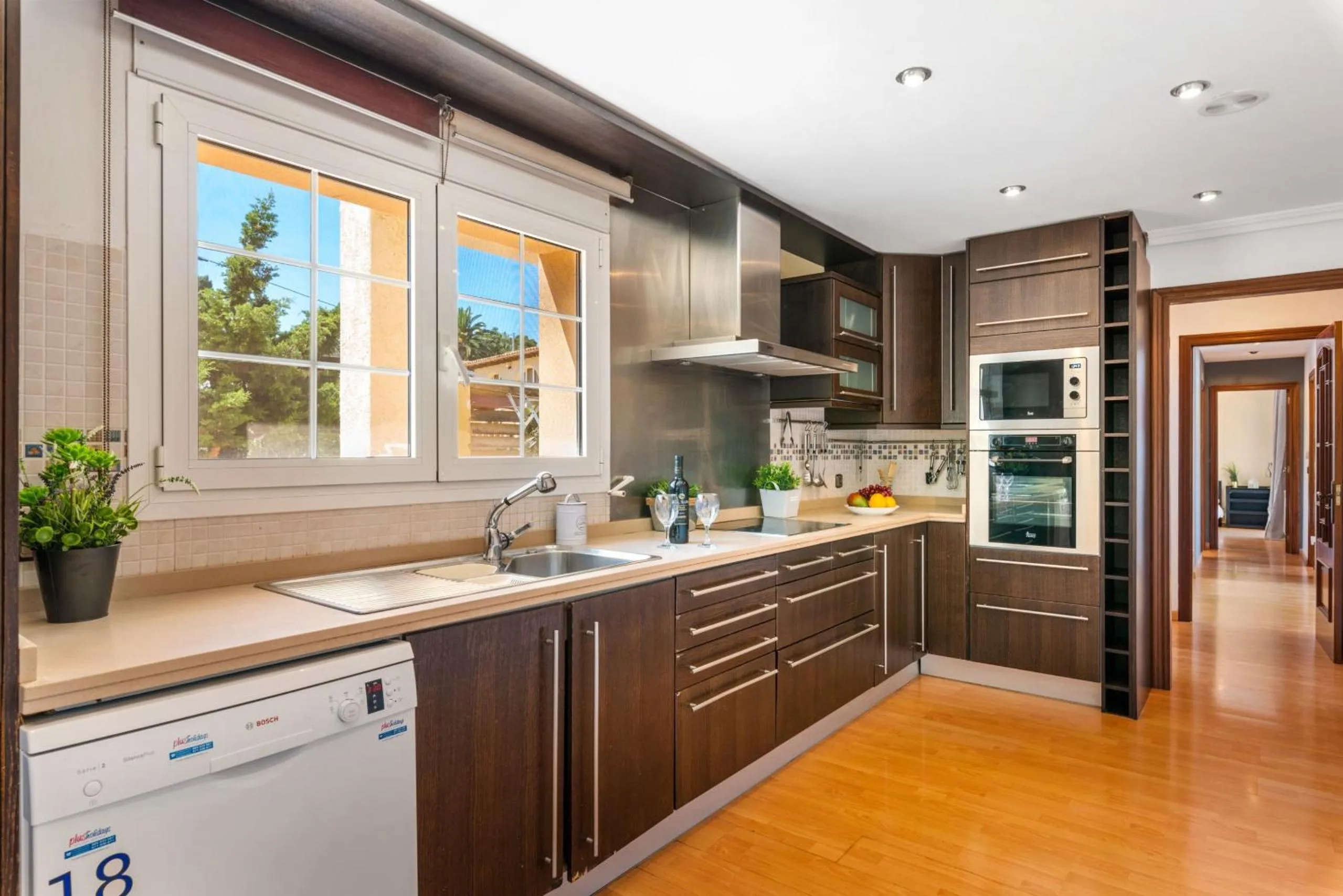 Kitchen or kitchenette in Villa Dorada - PlusHolidays