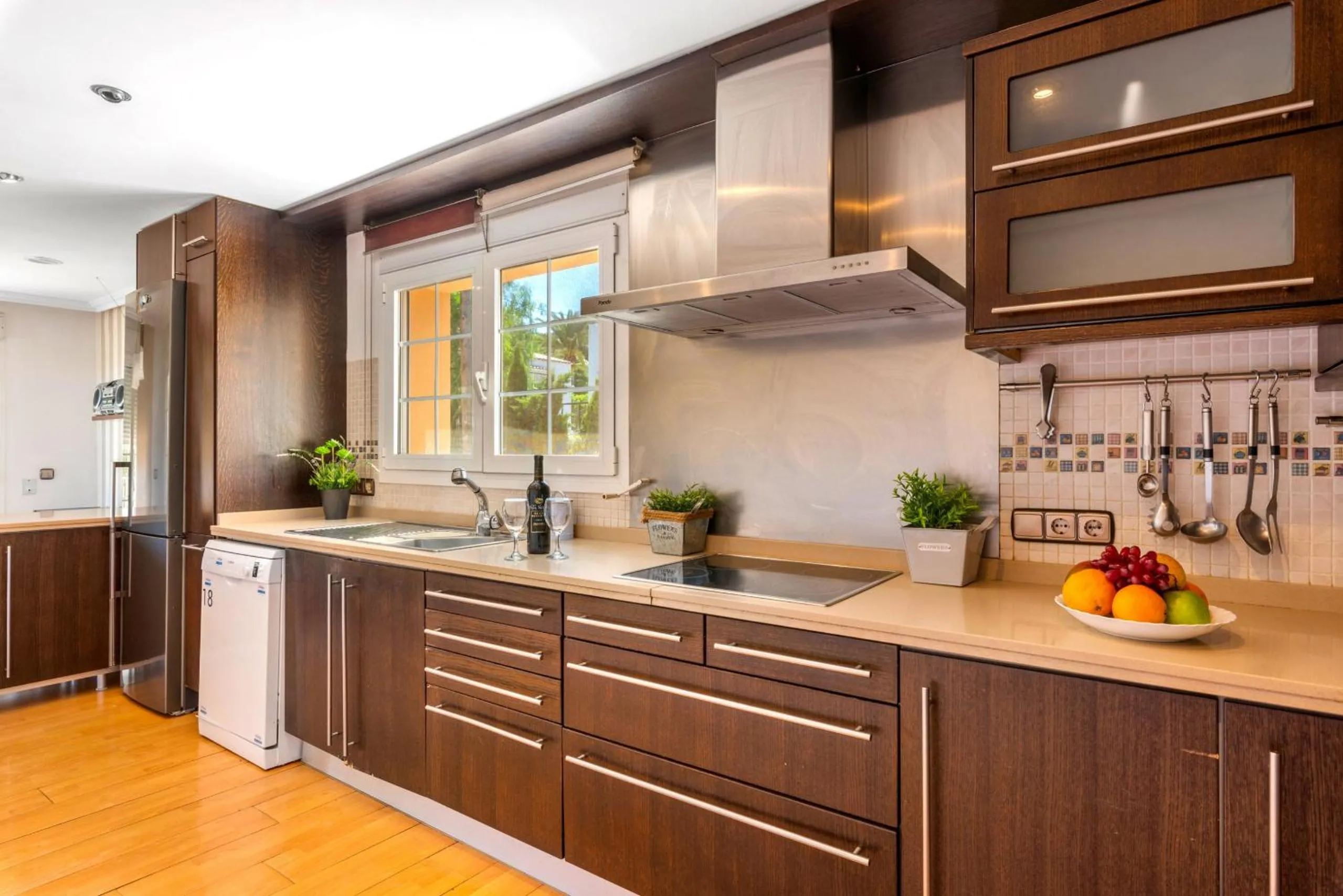 Kitchen or kitchenette in Villa Dorada - PlusHolidays