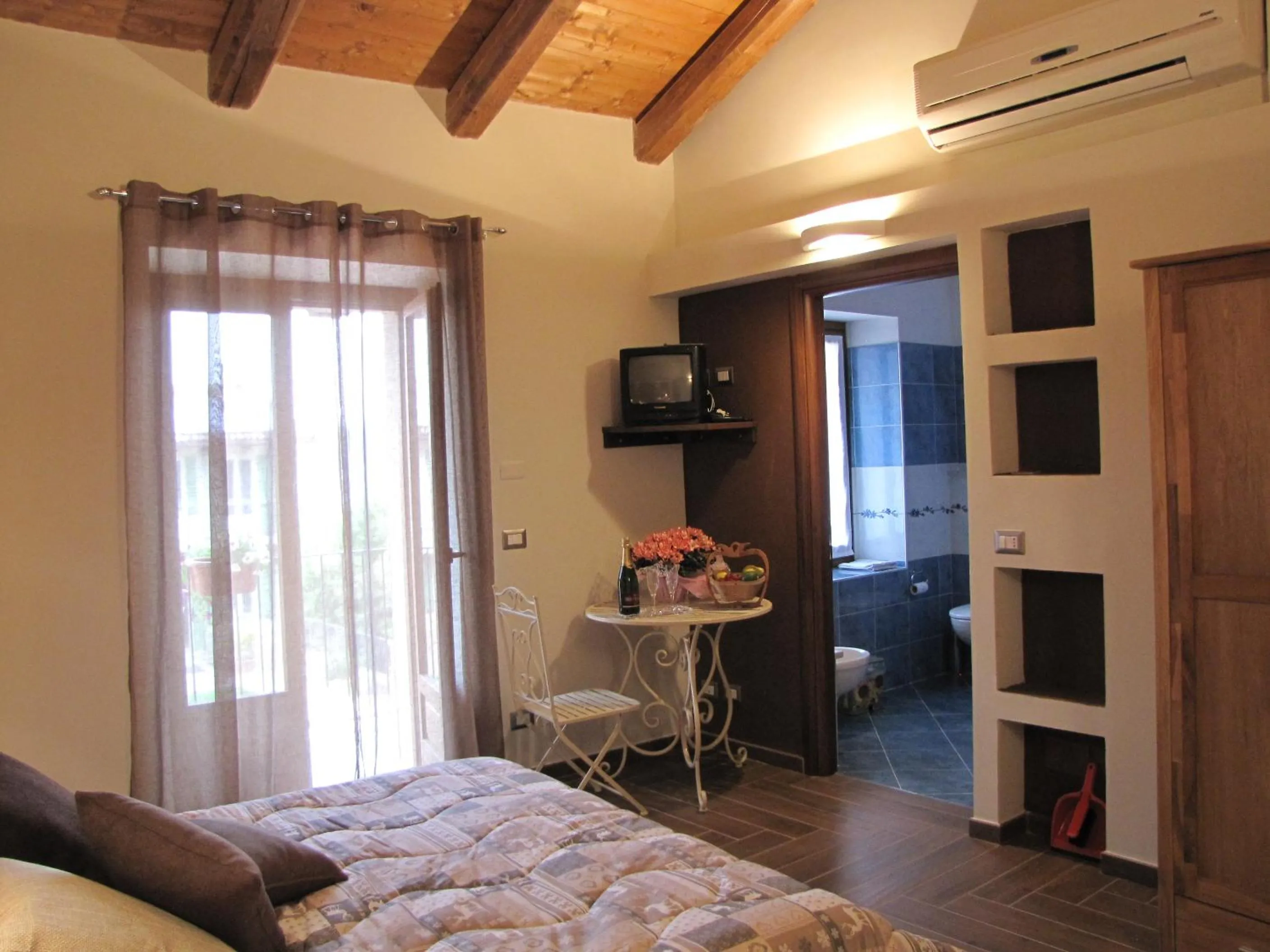 Photo of the whole room, Bed in Il Ghiro Dormiglione