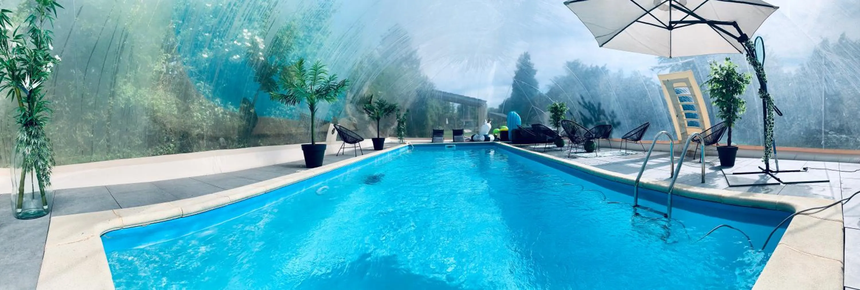 Swimming pool in Home Sweet Home