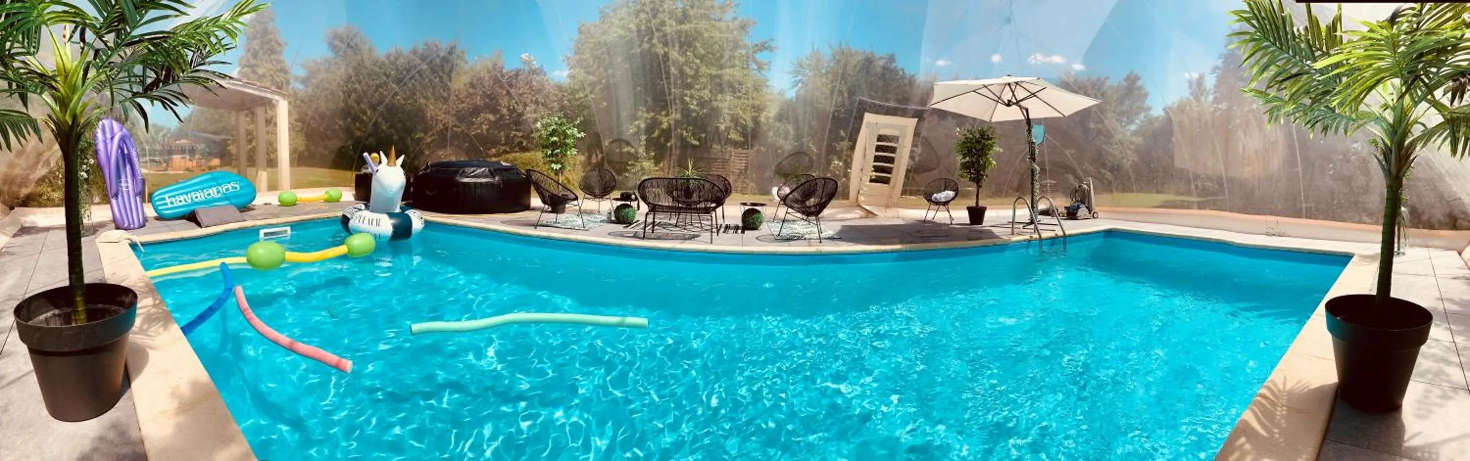 Swimming pool in Home Sweet Home