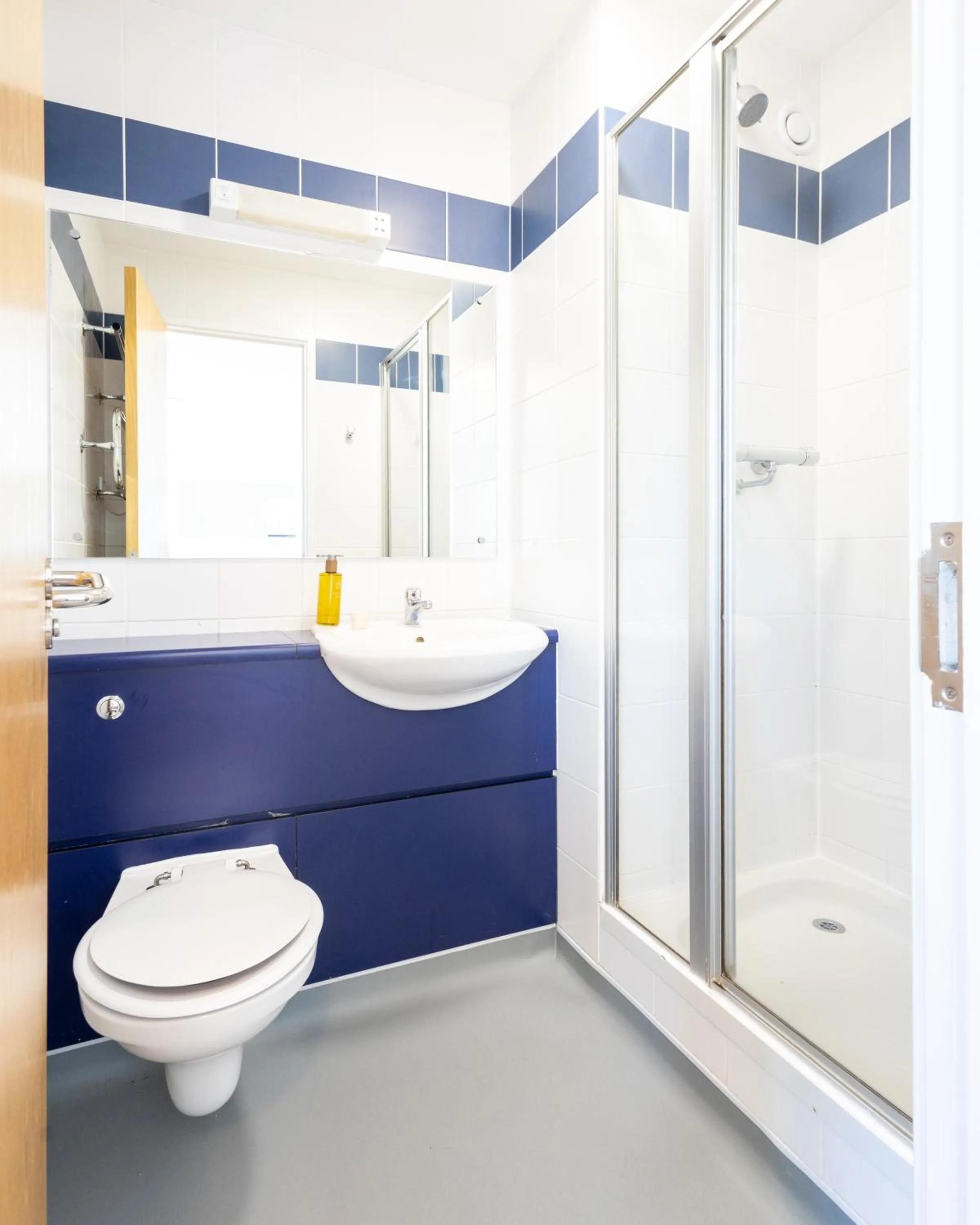 Bathroom in Summer Stays at The University of Edinburgh