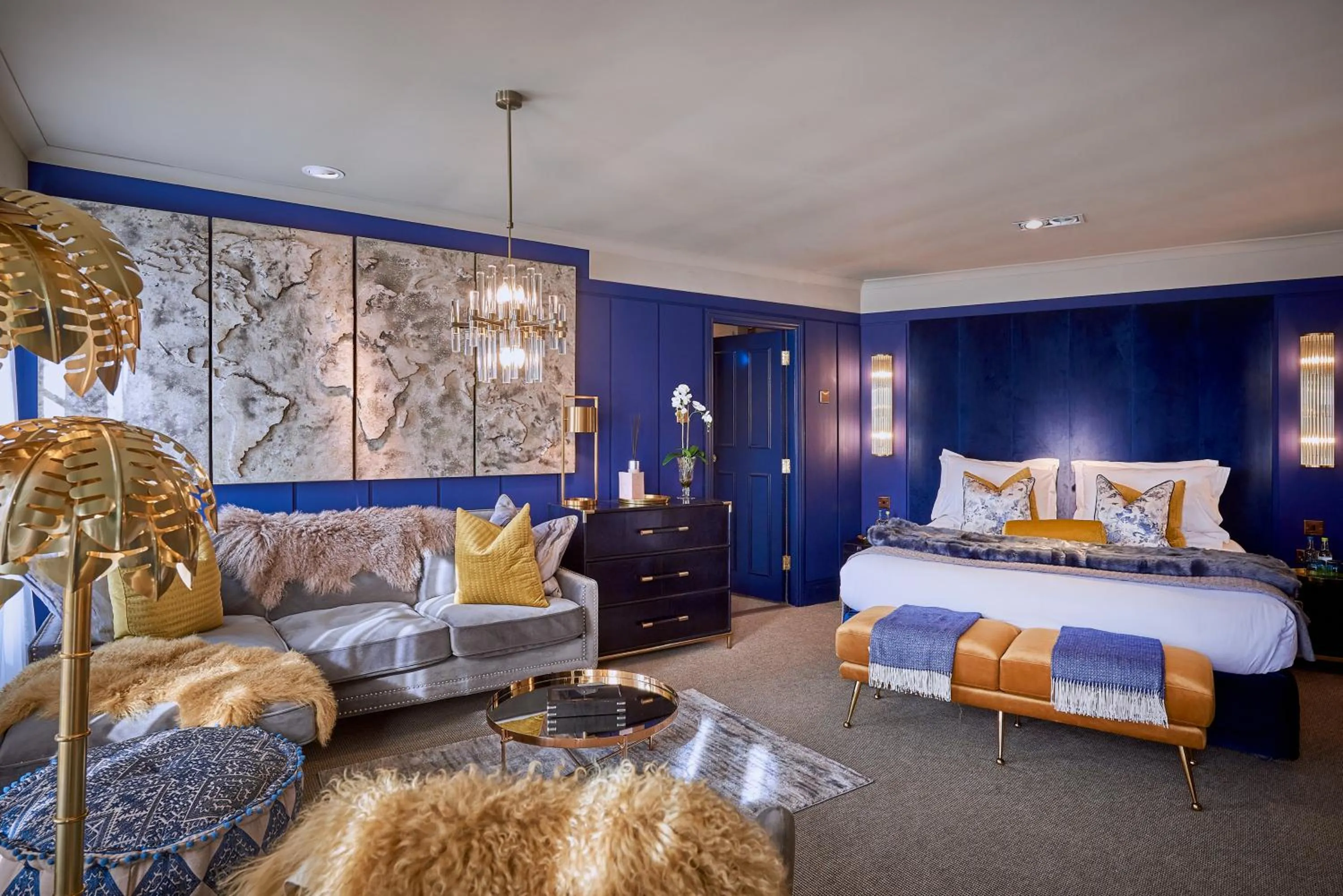 Living room, Bed in The Elms Hotel & Spa