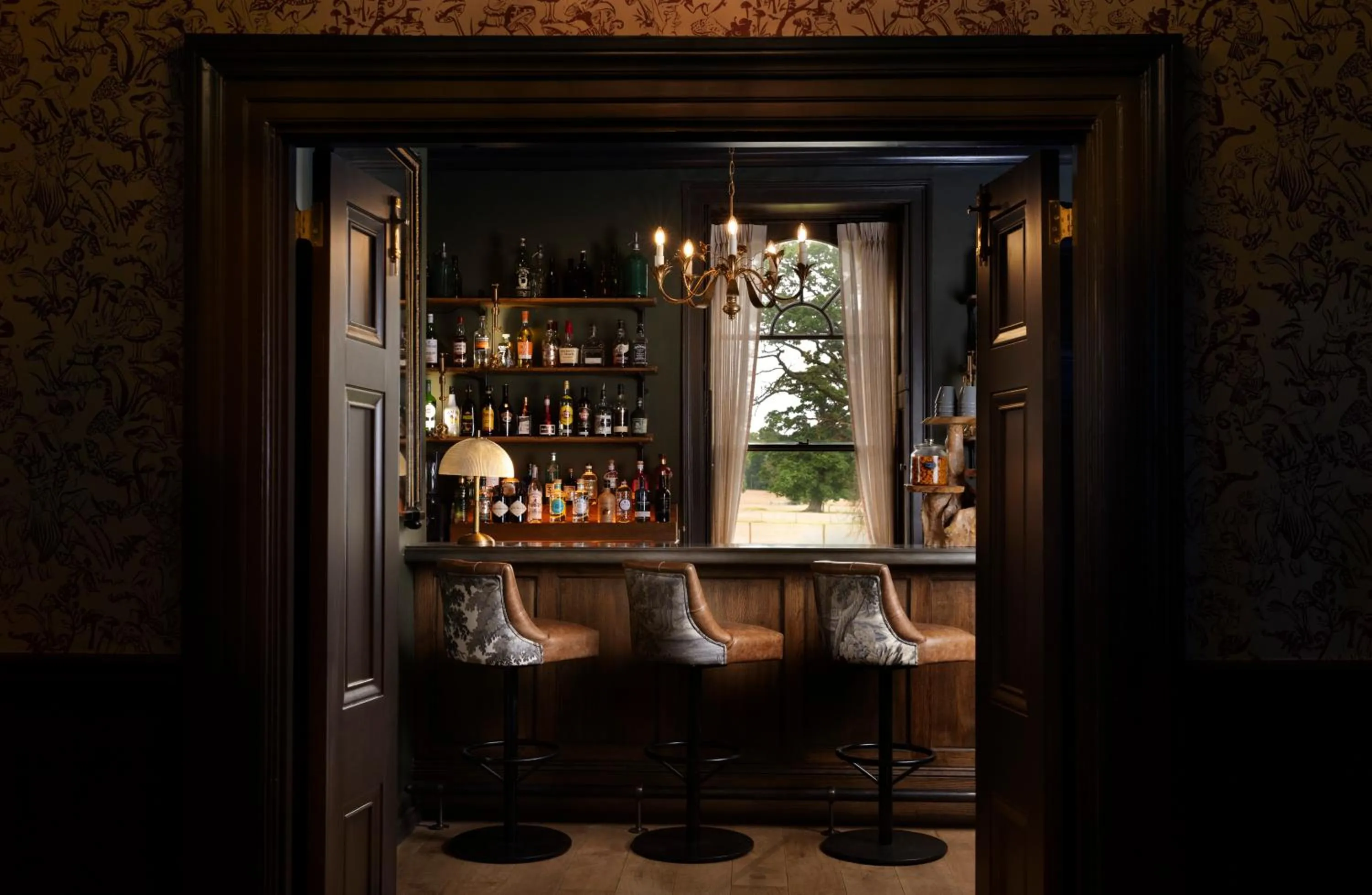 Lounge or bar in New Park Manor Hotel