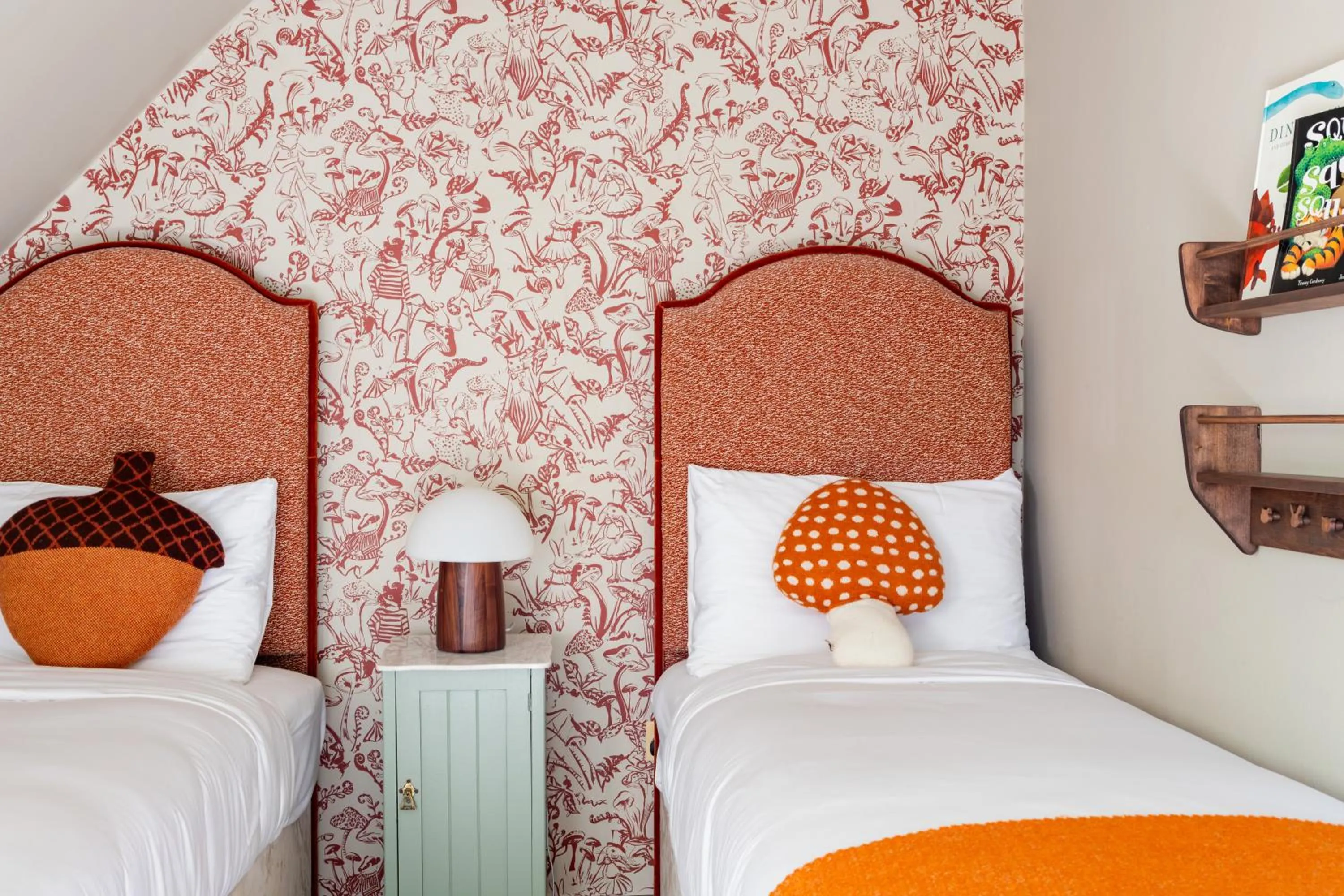 children, Bed in New Park Manor Hotel