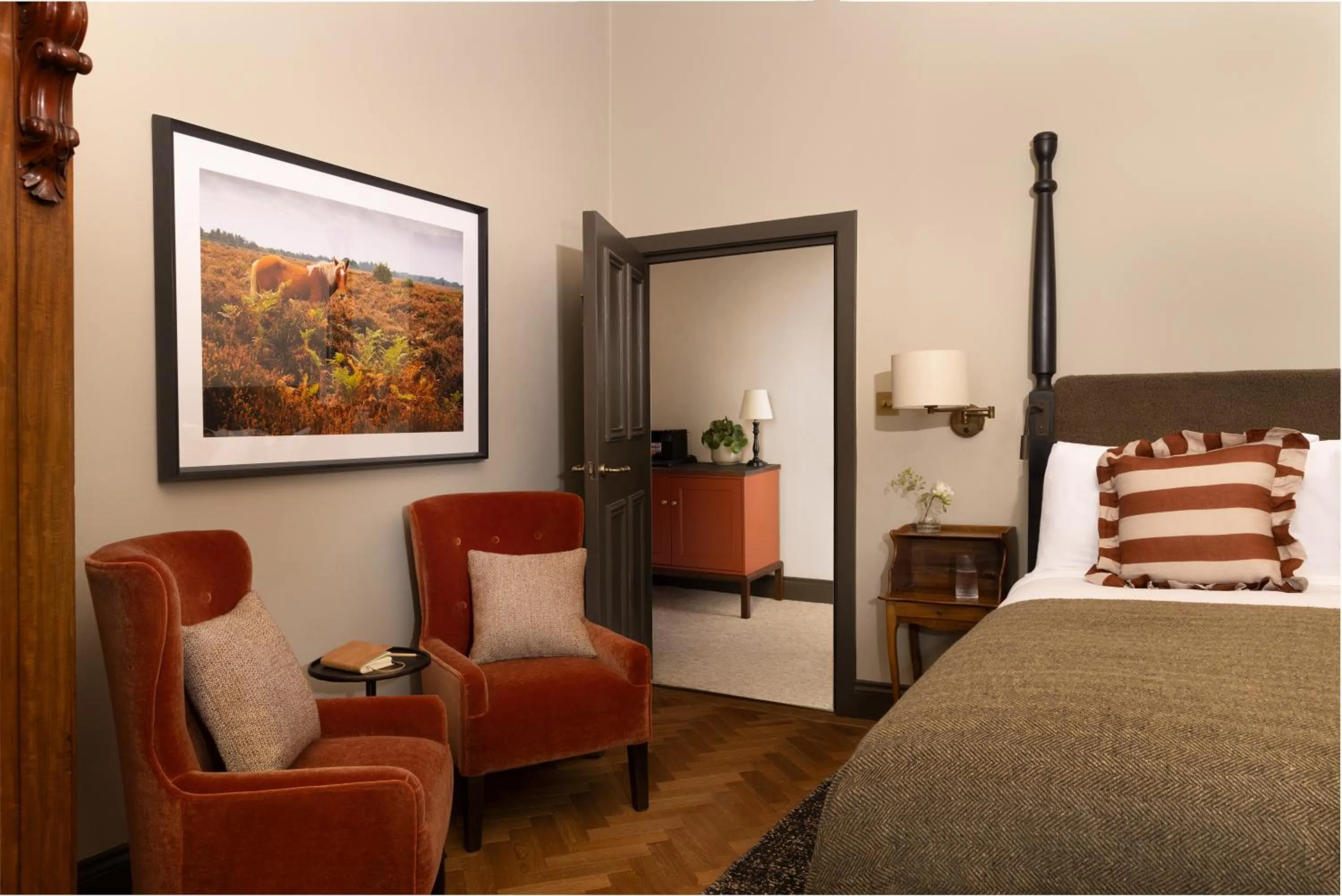 Bedroom, Bed in New Park Manor Hotel