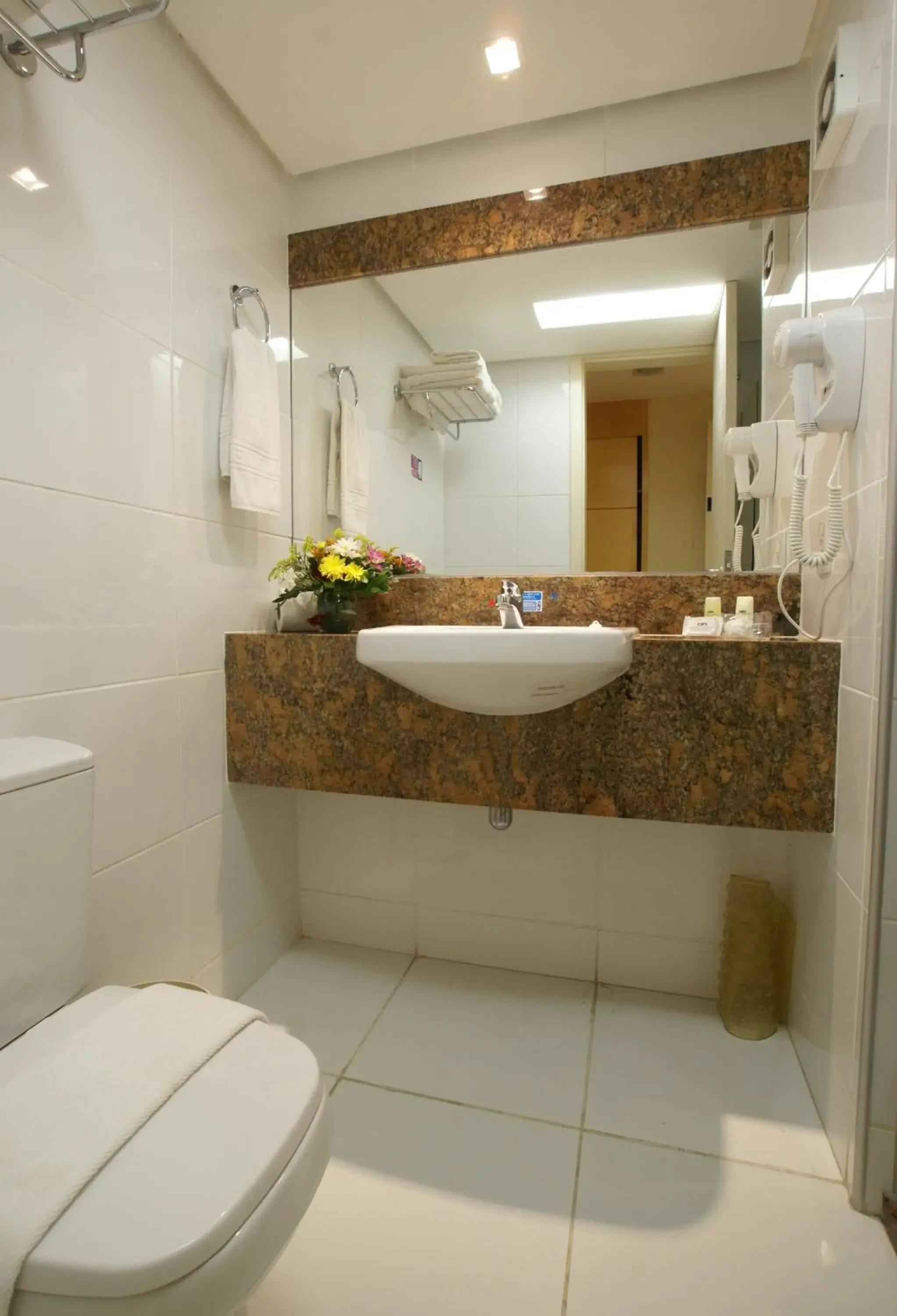 Bathroom in Hotel Diogo Bathroom in Hotel Diogo