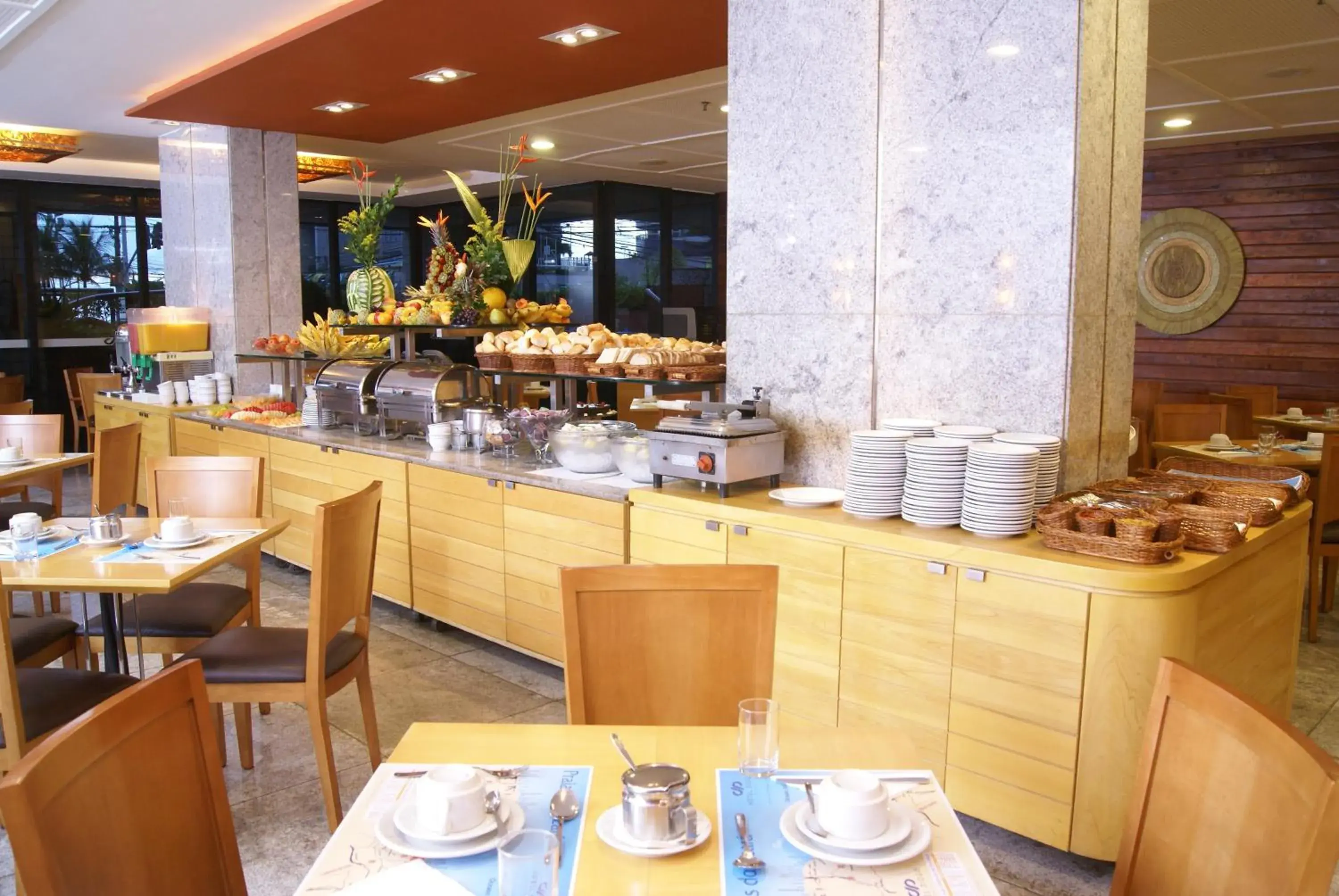 Restaurant/places to eat in Hotel Diogo Restaurant/places to eat in Hotel Diogo