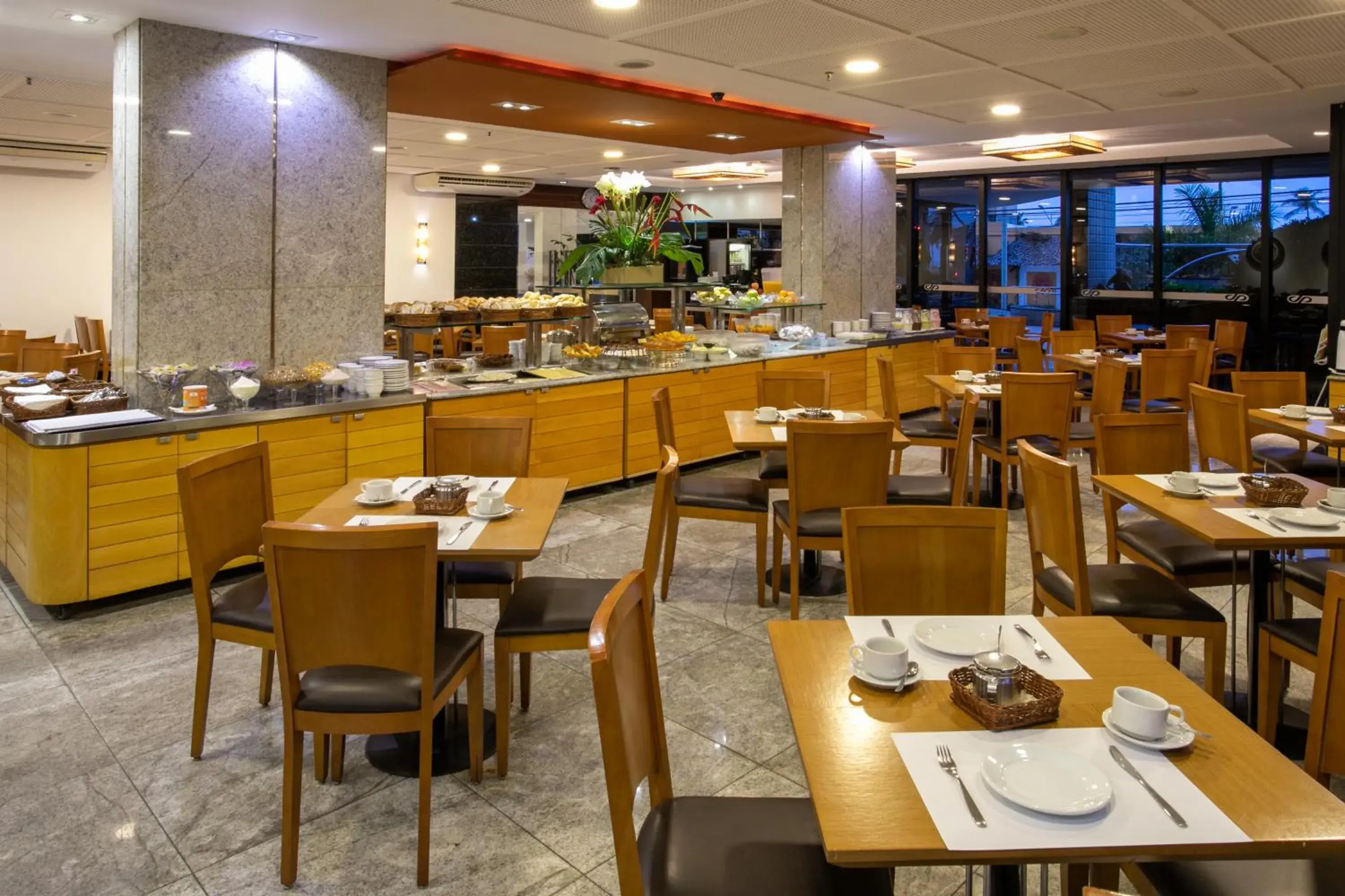 Restaurant/places to eat in Hotel Diogo Restaurant/places to eat in Hotel Diogo