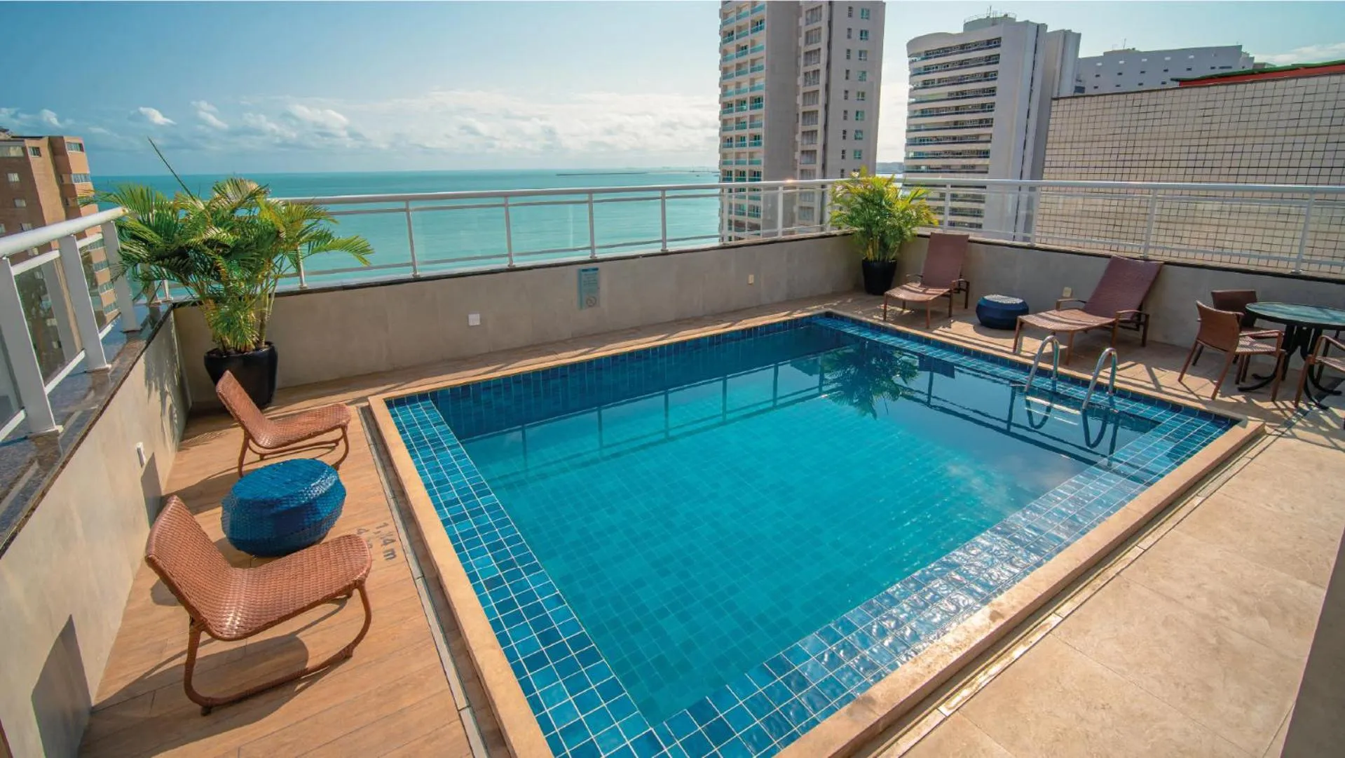 Swimming pool in Hotel Diogo