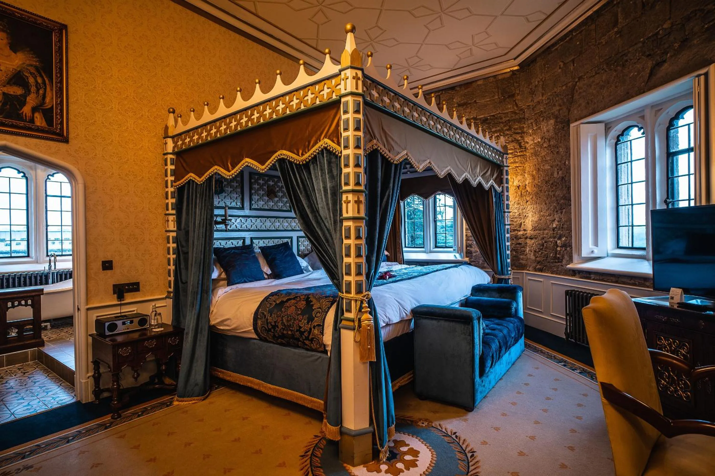Bedroom, Bed in Thornbury Castle - A Relais & Chateaux Hotel