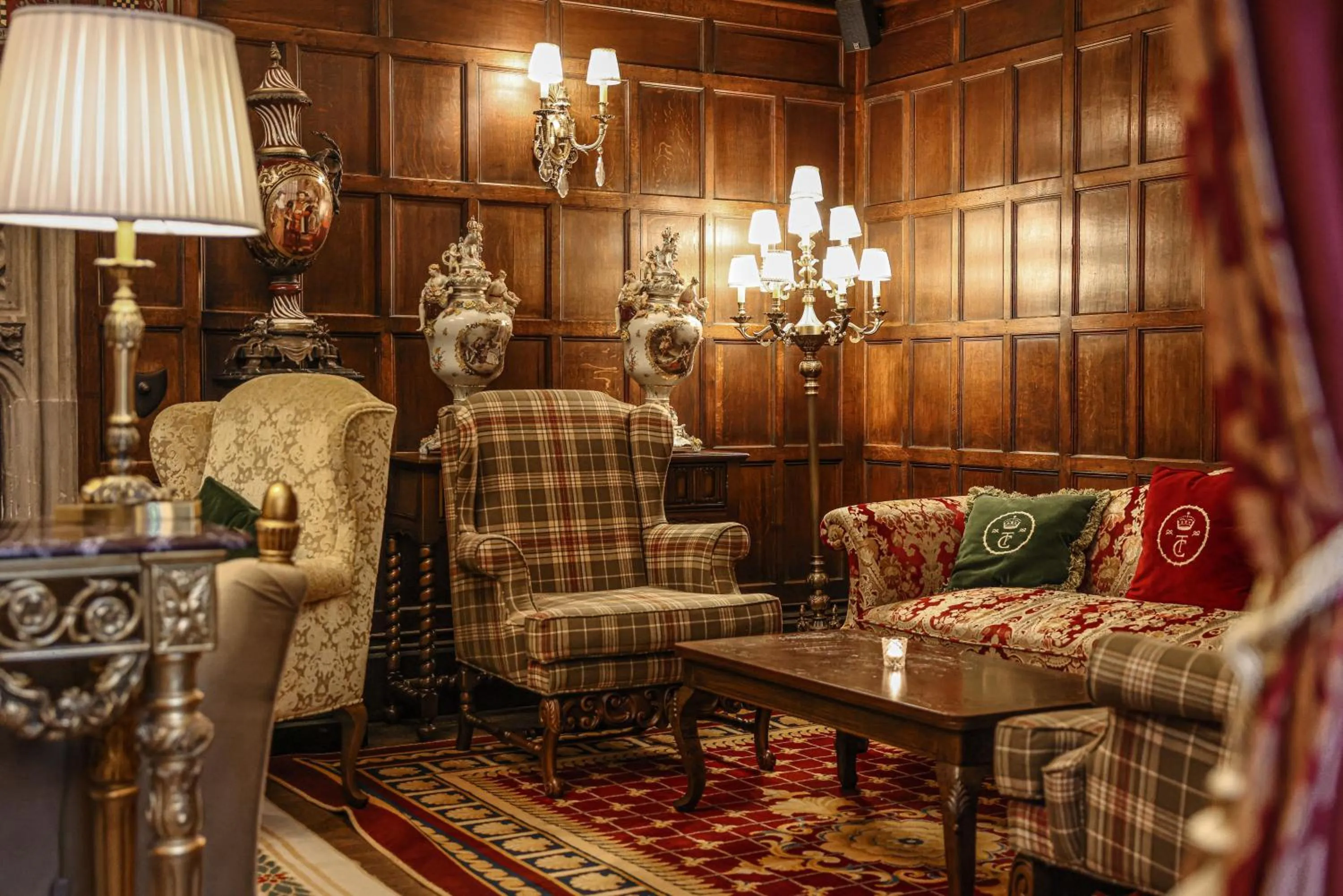 Lounge or bar in Thornbury Castle - A Relais & Chateaux Hotel