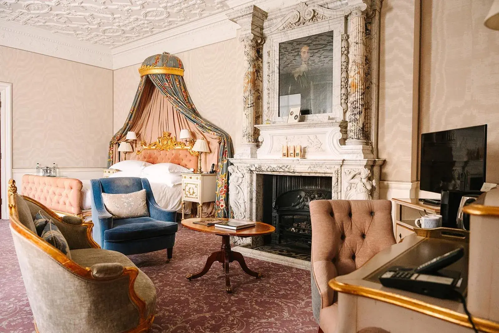 Junior Suite in Cliveden House - an Iconic Luxury Hotel Junior Suite in Cliveden House - an Iconic Luxury Hotel