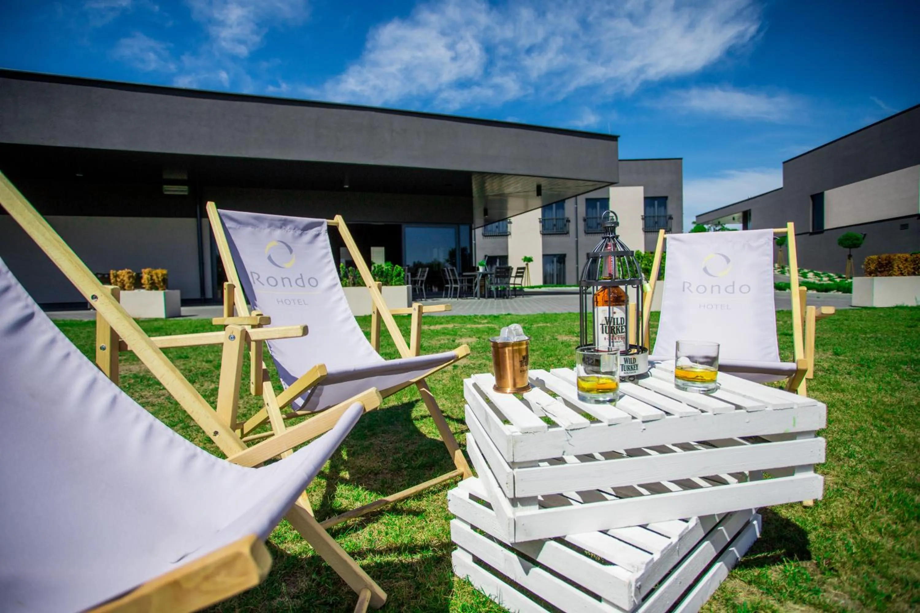 Communal lounge/ TV room in Hotel Rondo