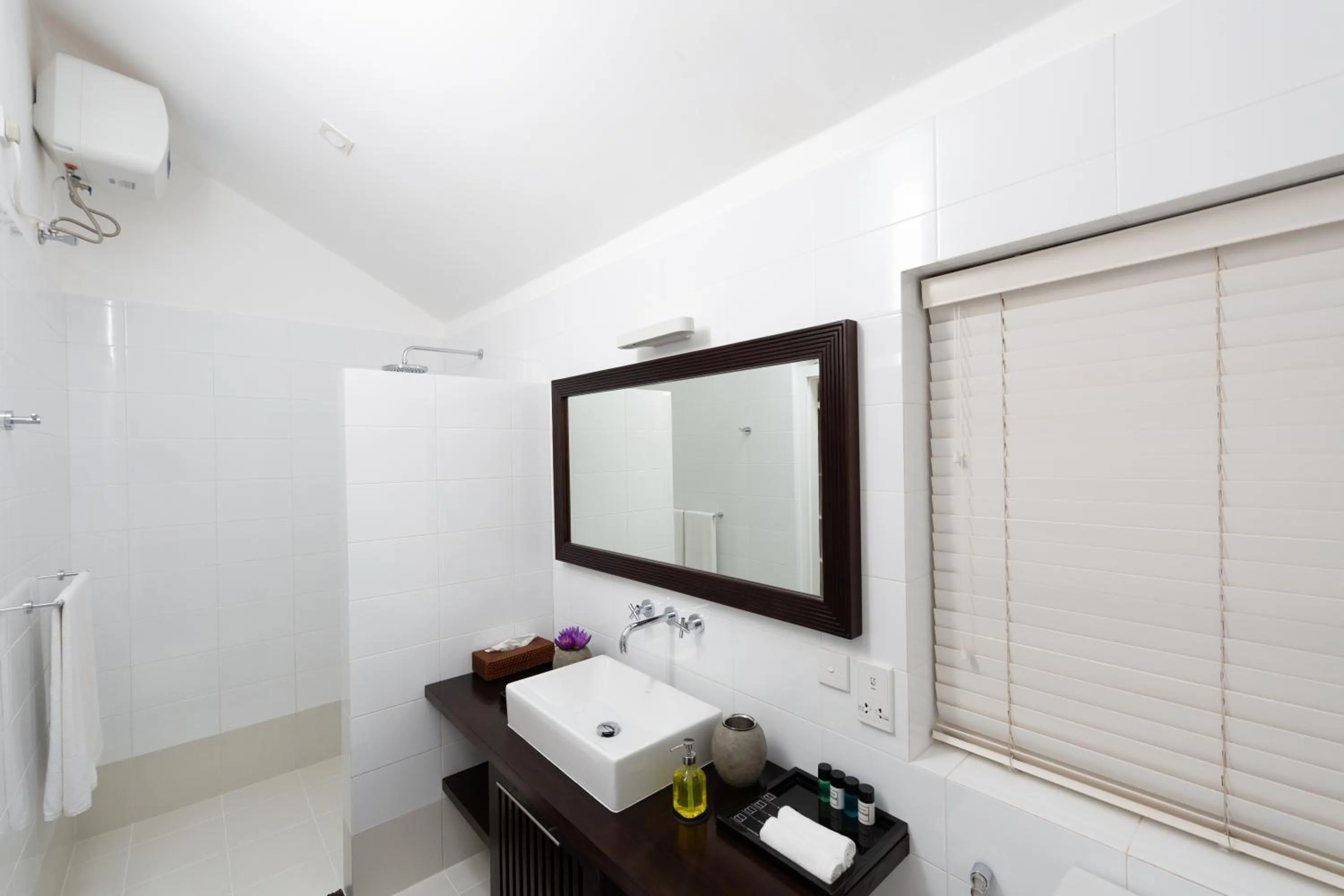 Shower in Nyne Hotels Rock Villa - Bentota